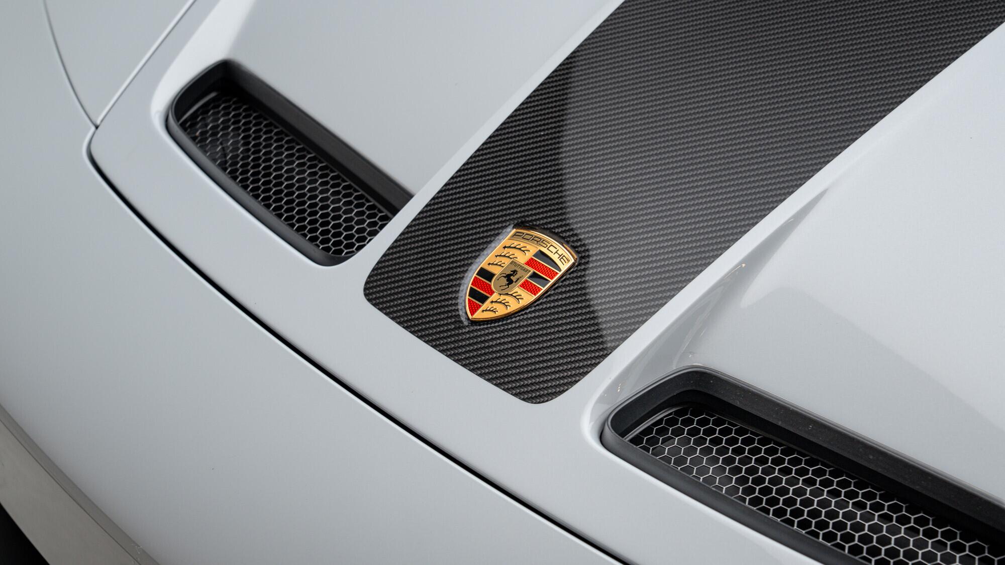 Porsche 911 view 16