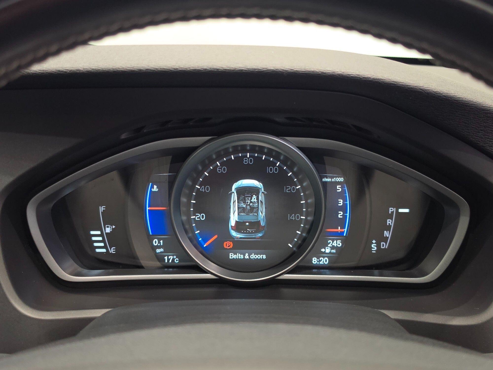 Volvo V40 view 26