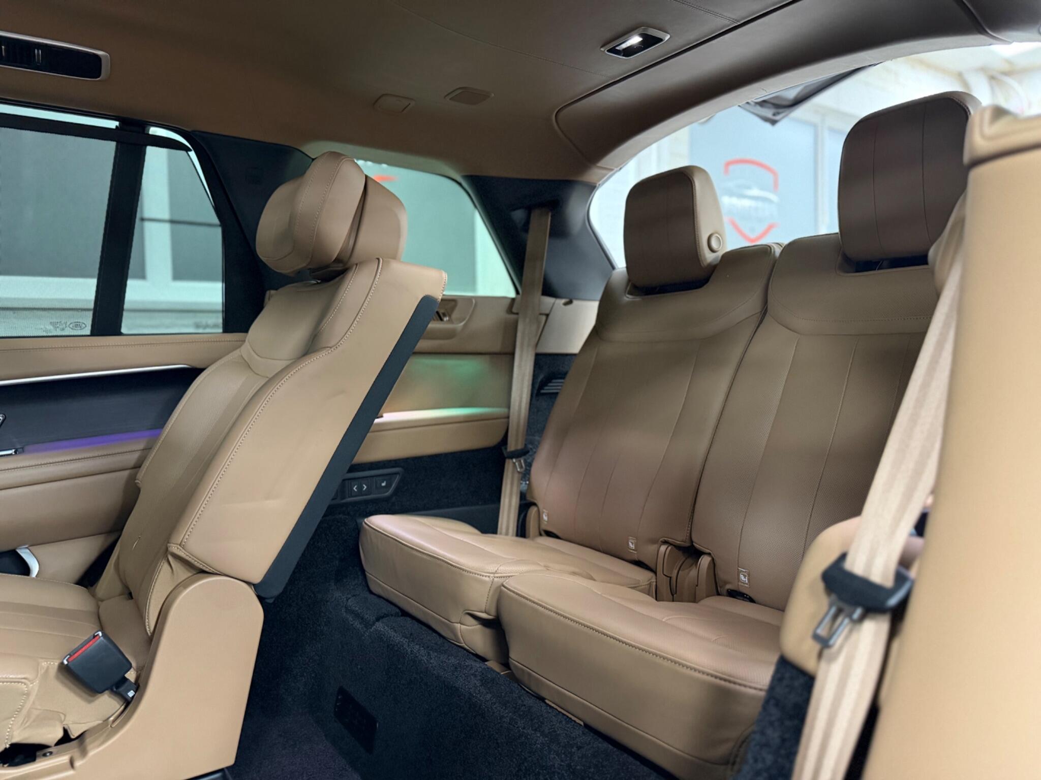 Land Rover Range Rover view 63