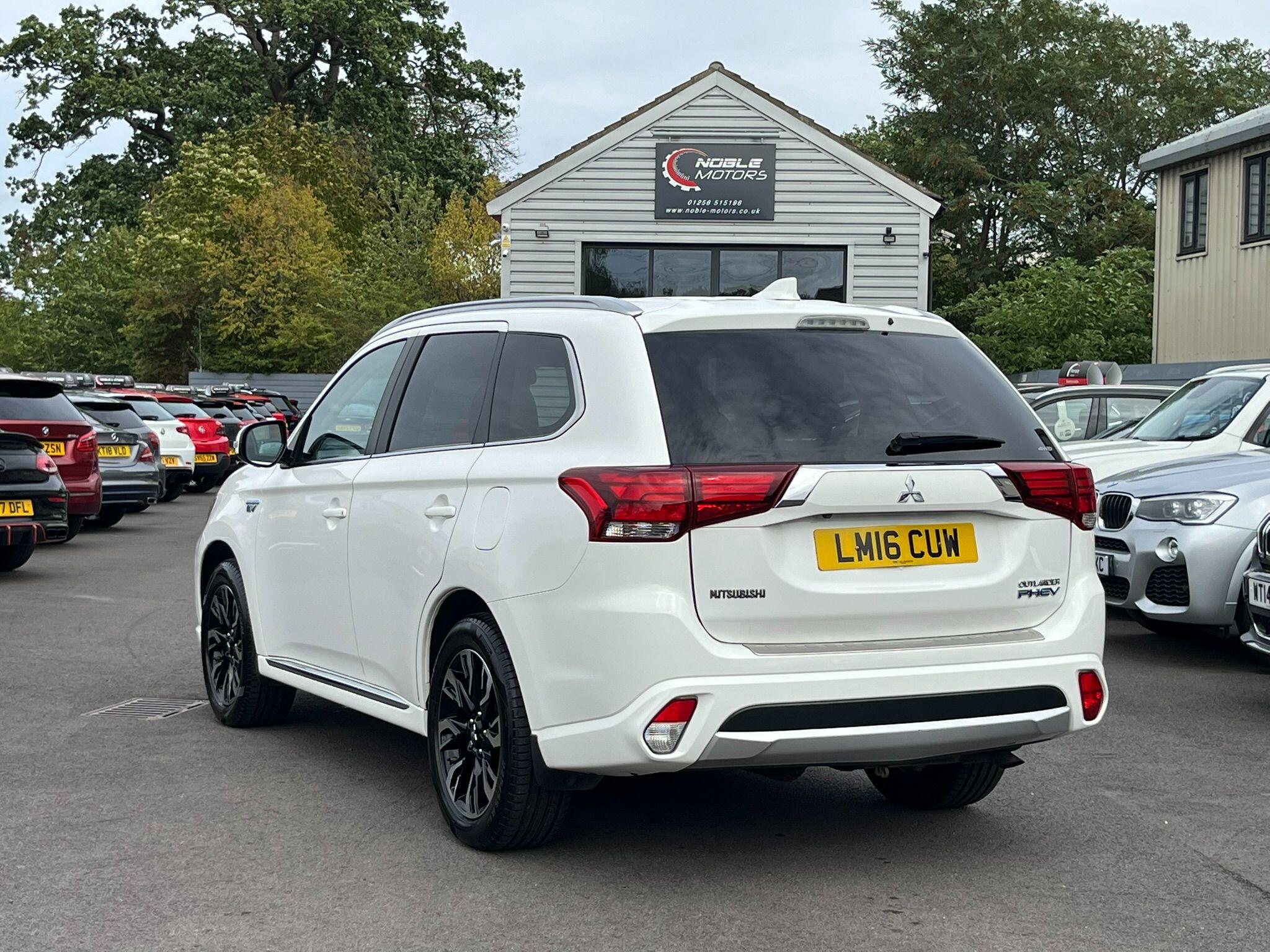 Mitsubishi Outlander view 5
