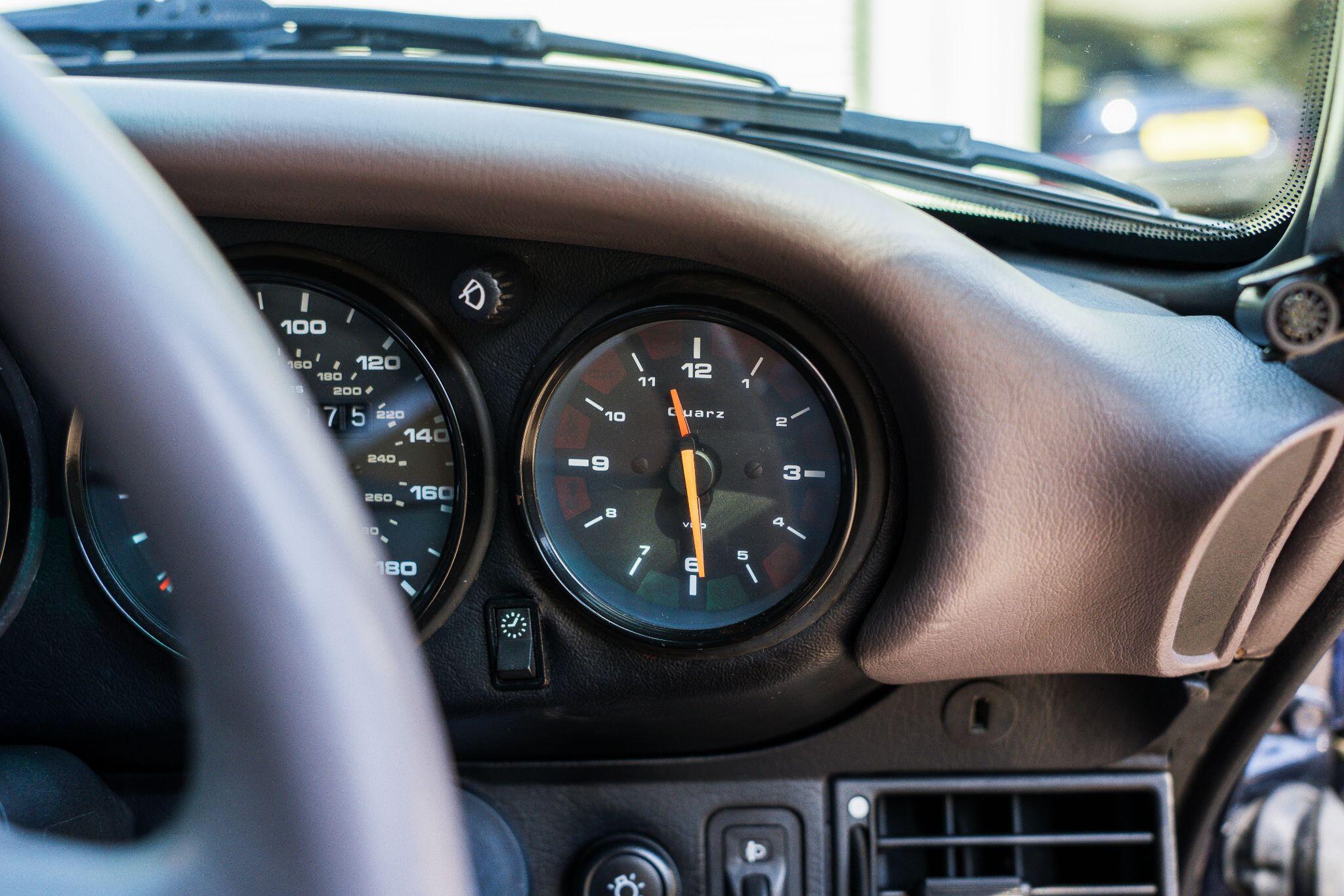 Porsche 911 view 29