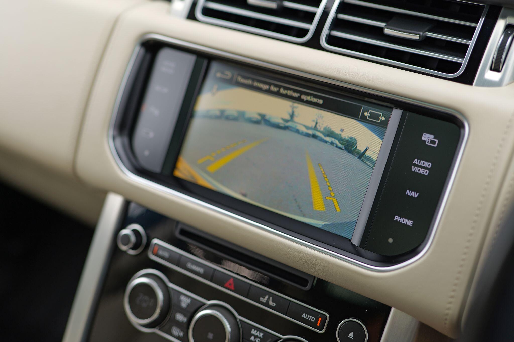 Land Rover Range Rover view 18