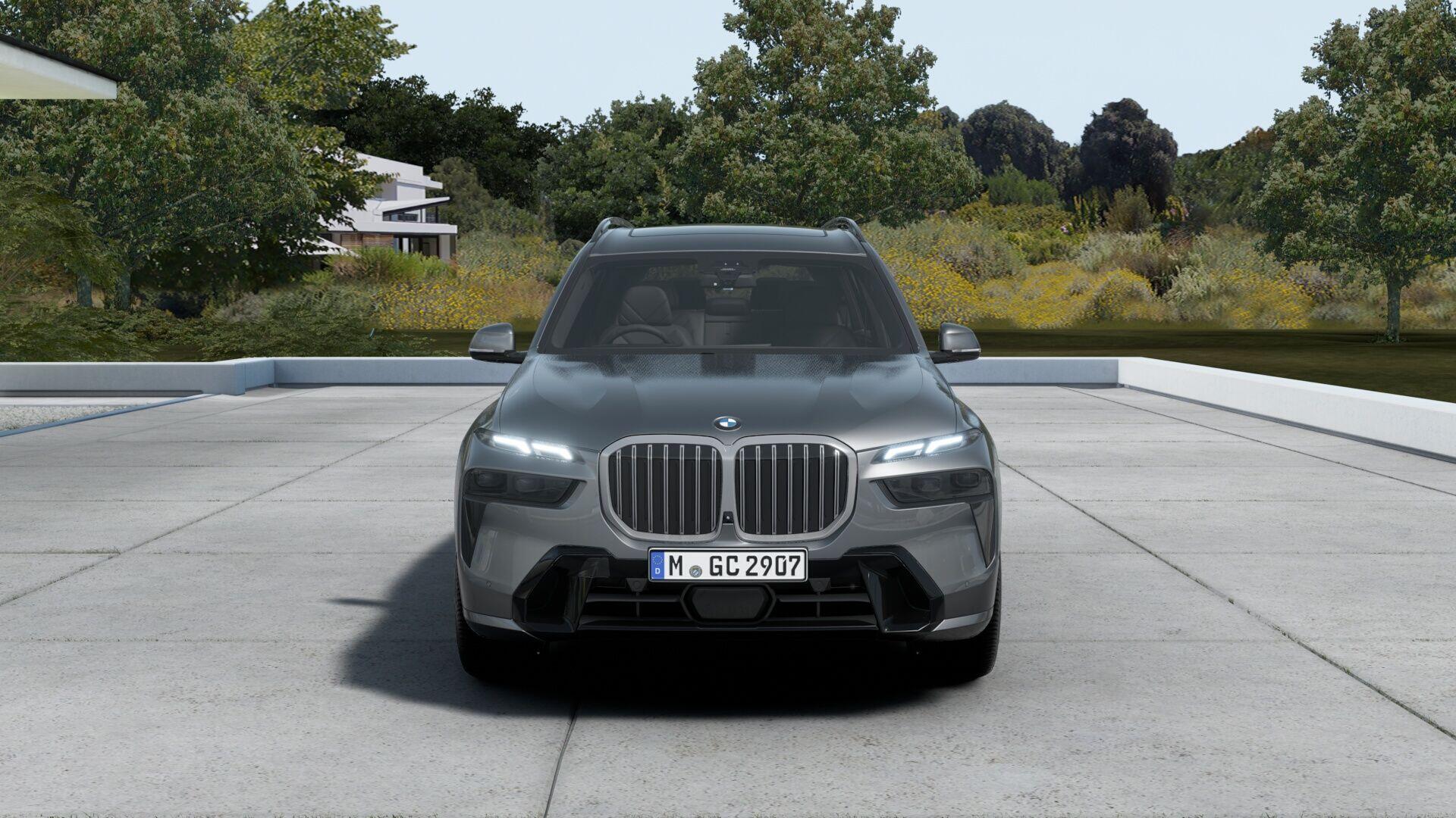BMW X7 view 2