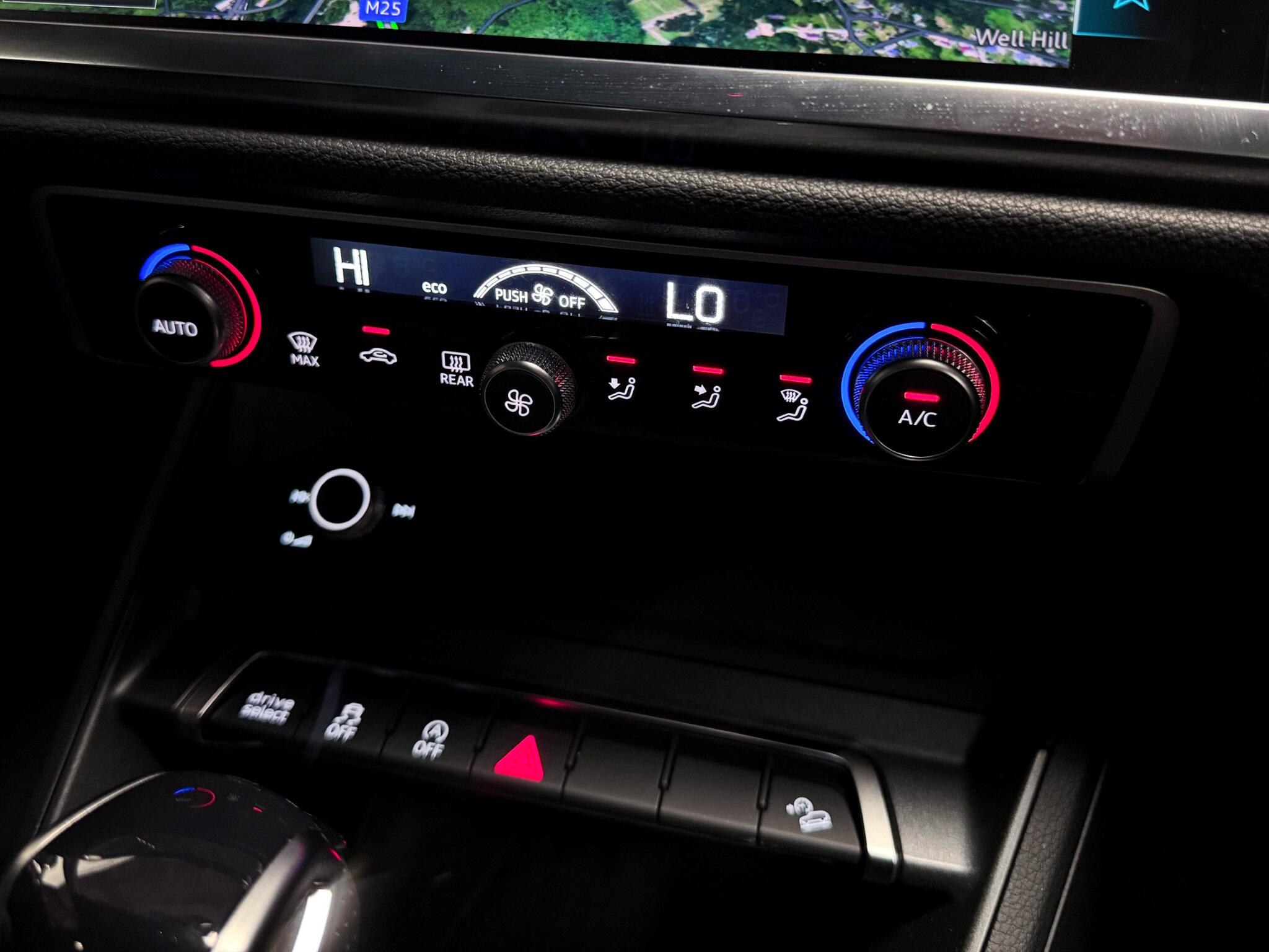 Audi Q3 view 30