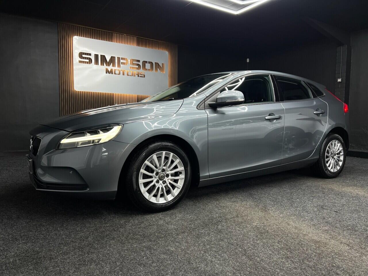 Volvo V40 view 3