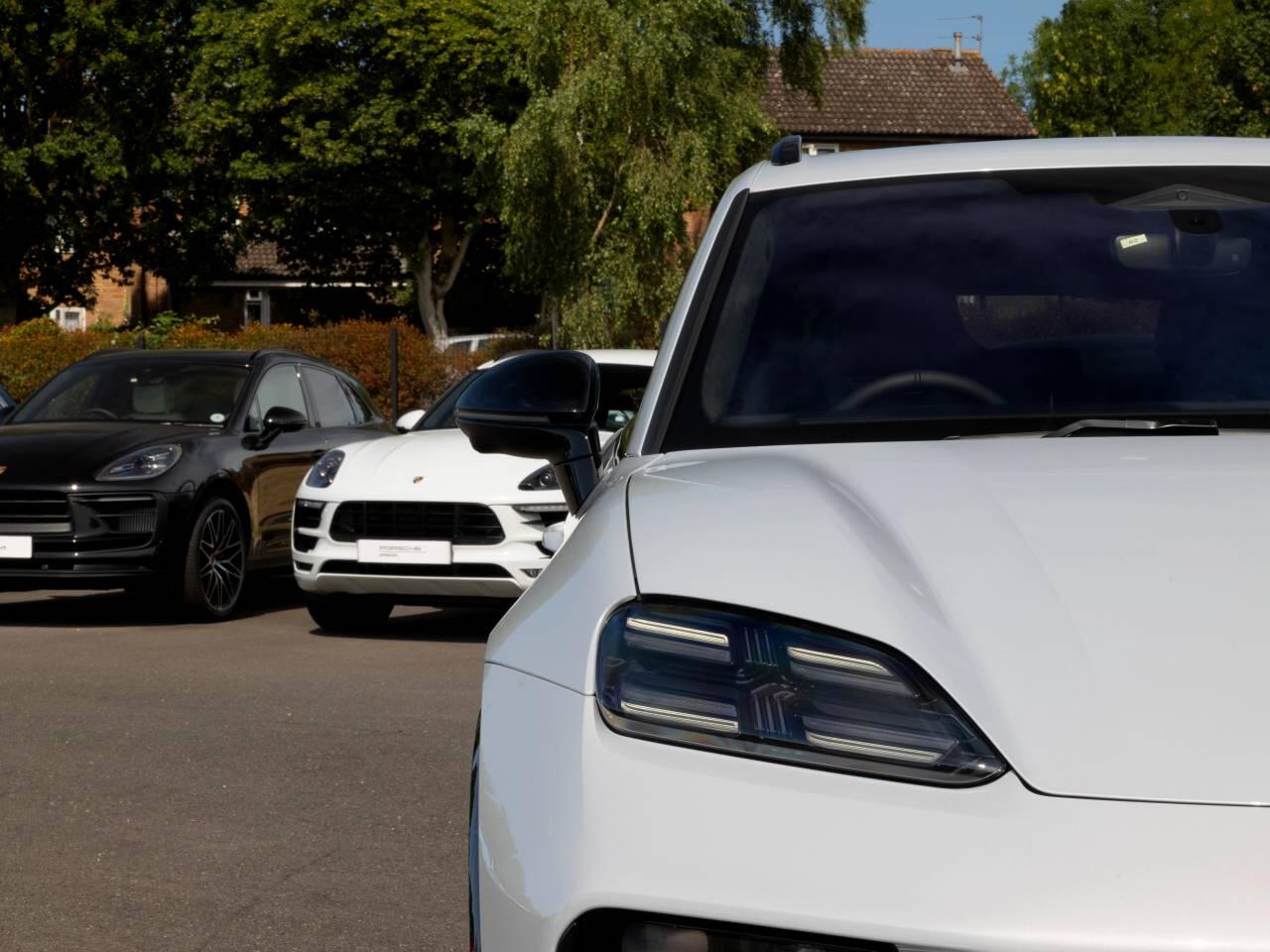 Porsche Macan view 24