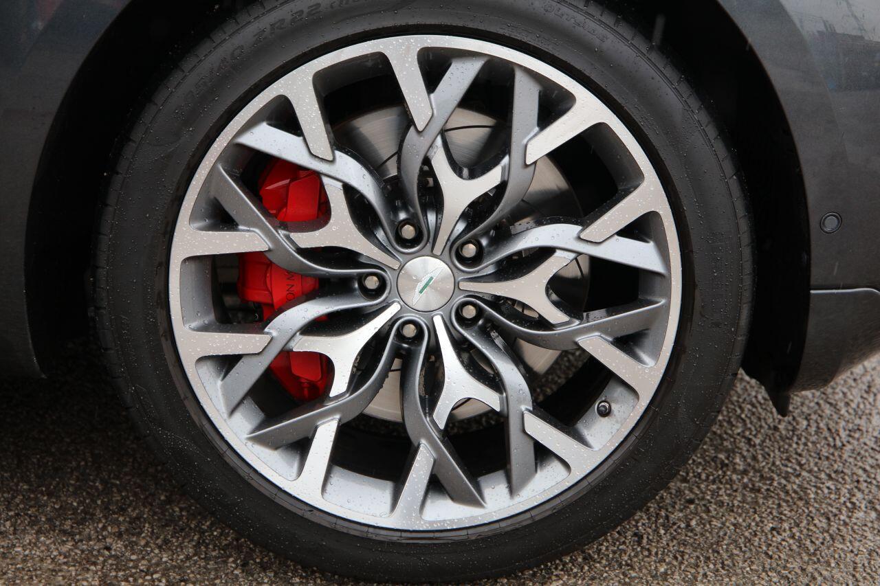 Aston Martin DBX view 18