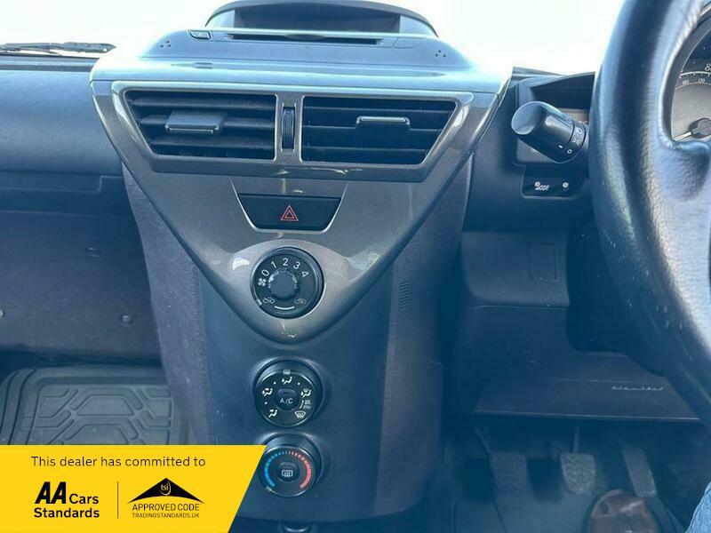 2009 Toyota iQ image 28