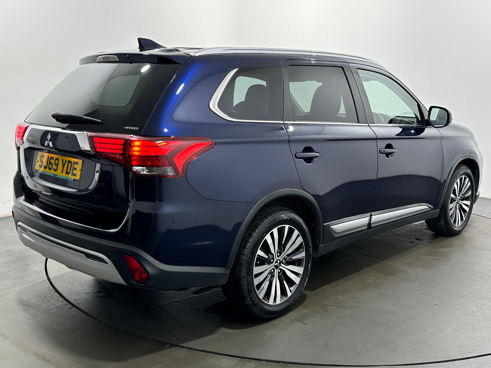 Mitsubishi Outlander view 53