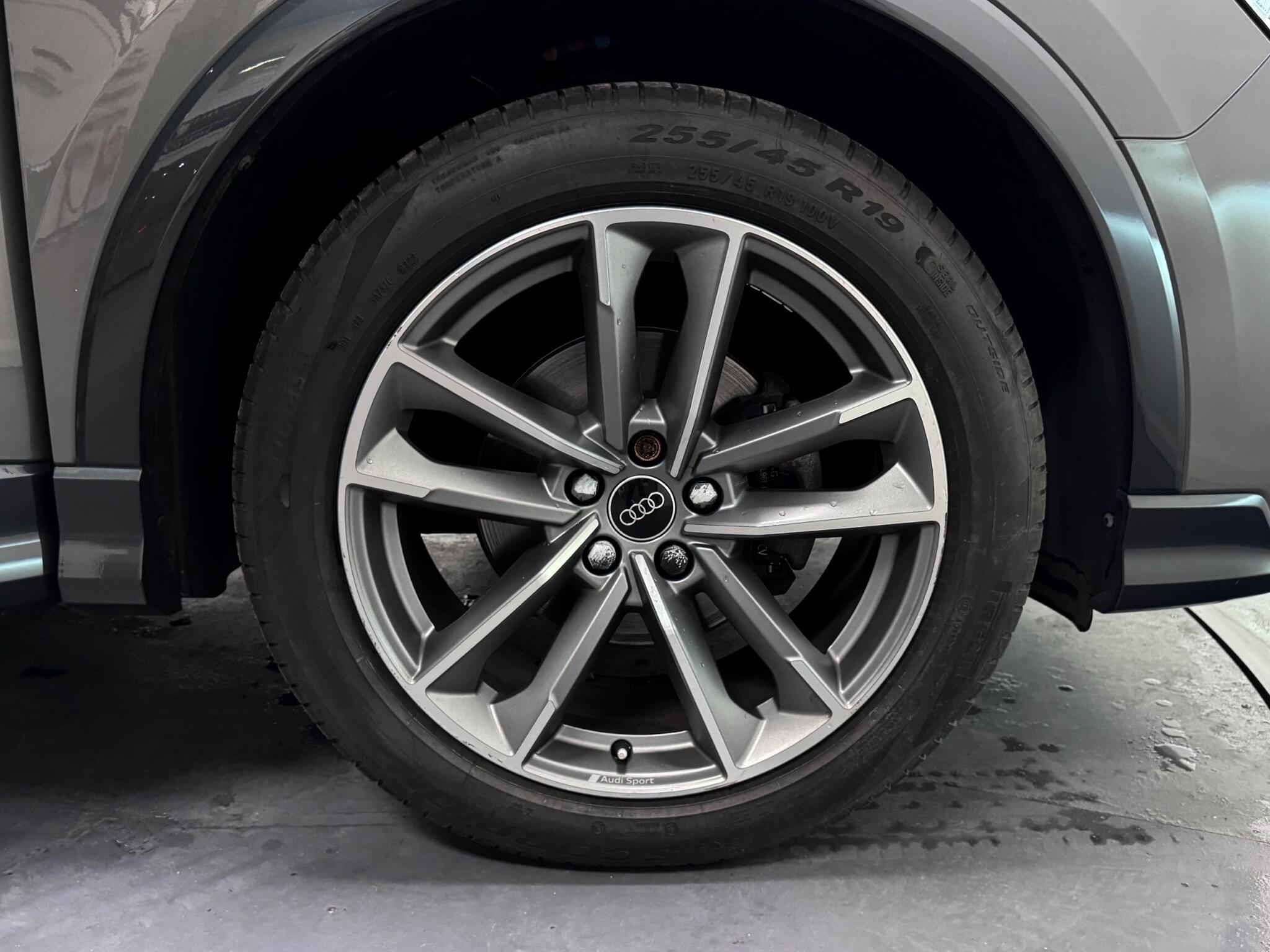 Audi Q3 view 48