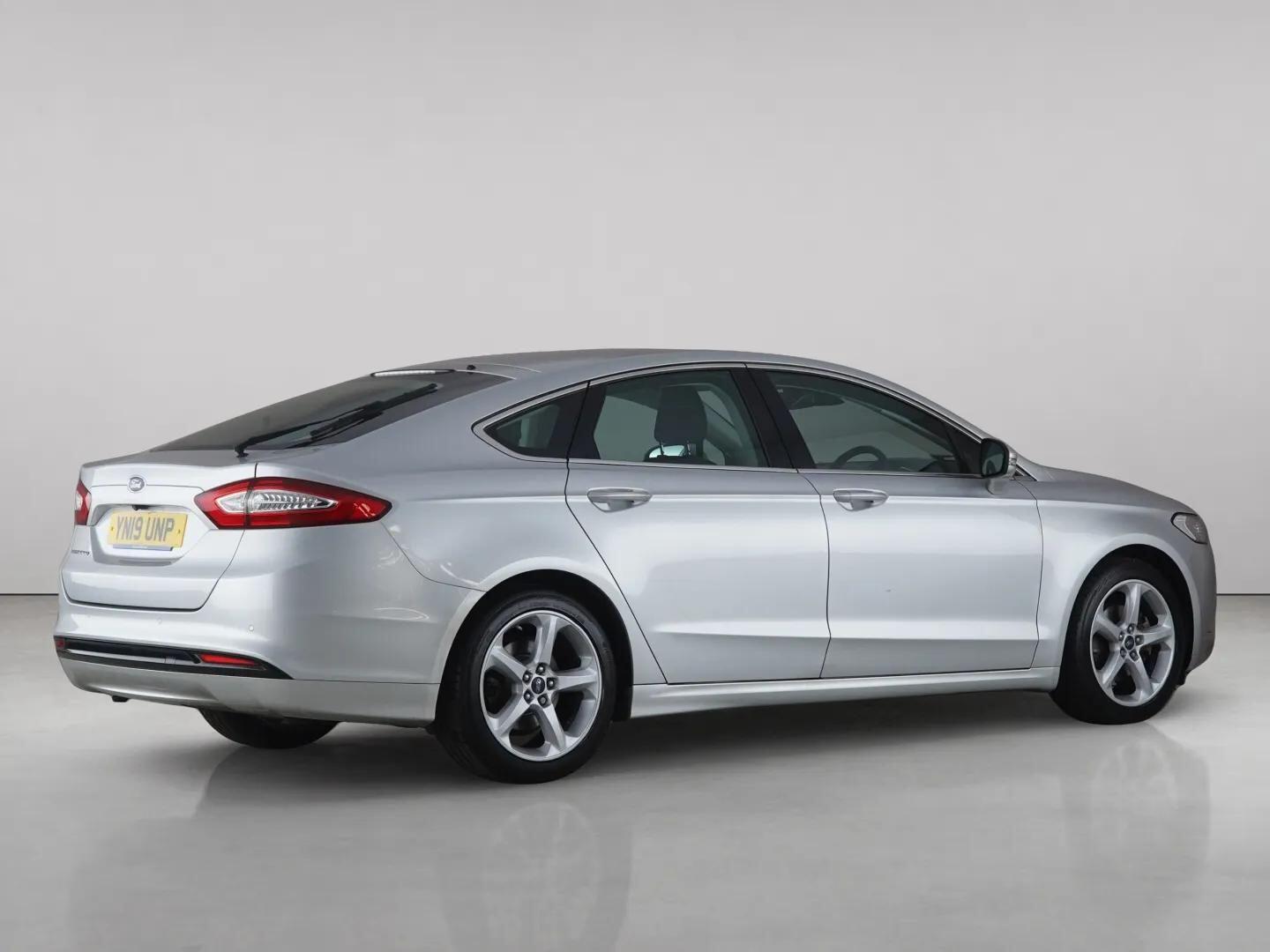 Ford Mondeo view 8