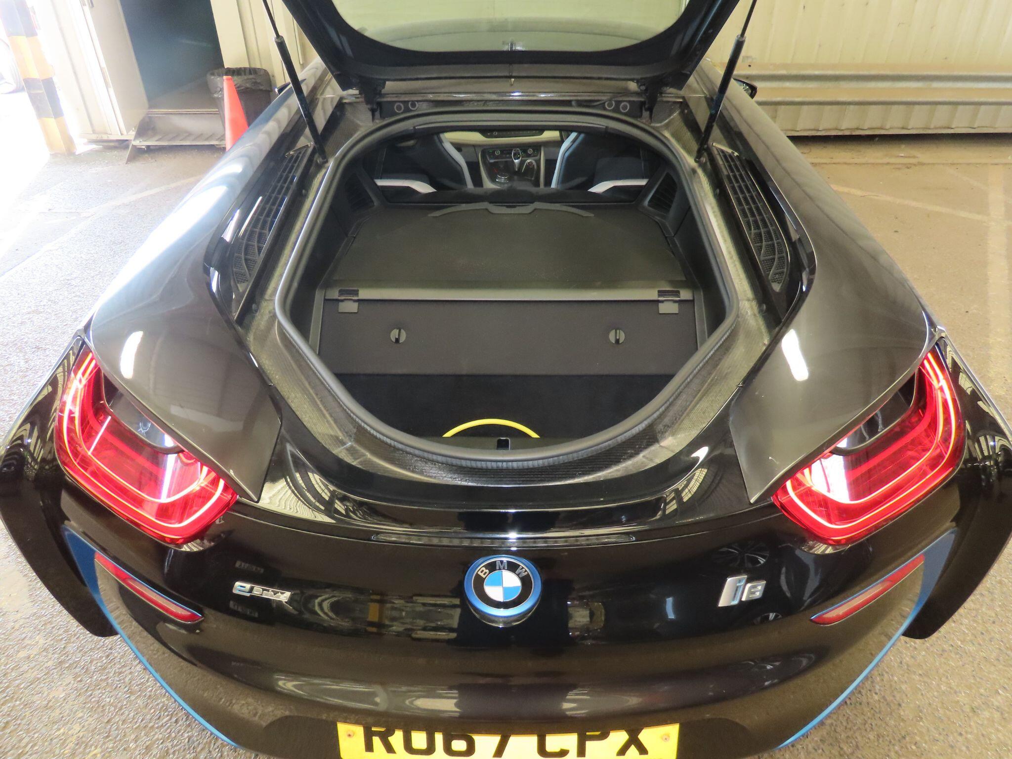 BMW I8 view 7