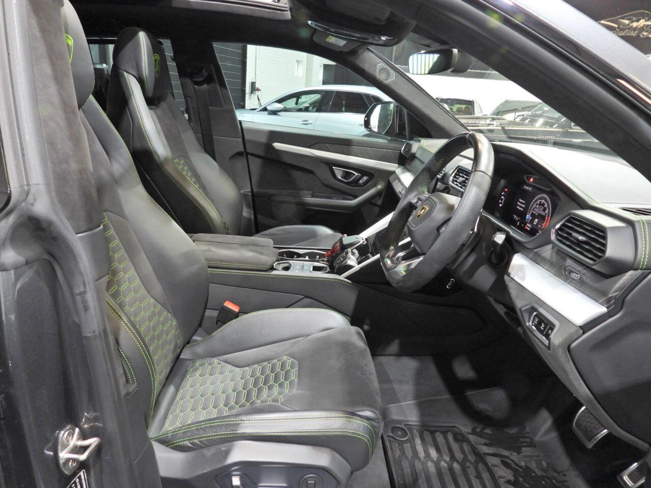 Lamborghini Urus view 19