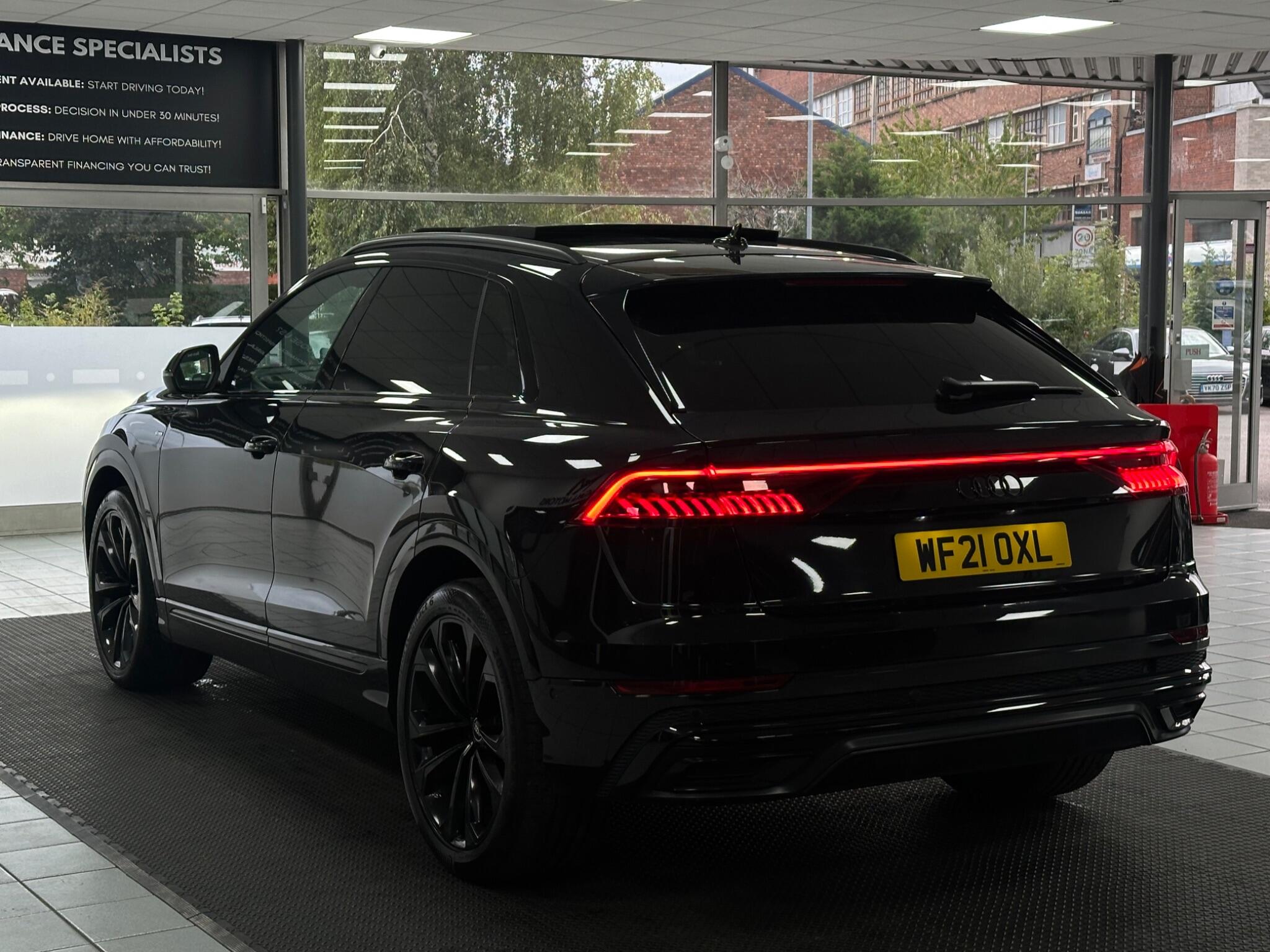 Audi Q8 view 11