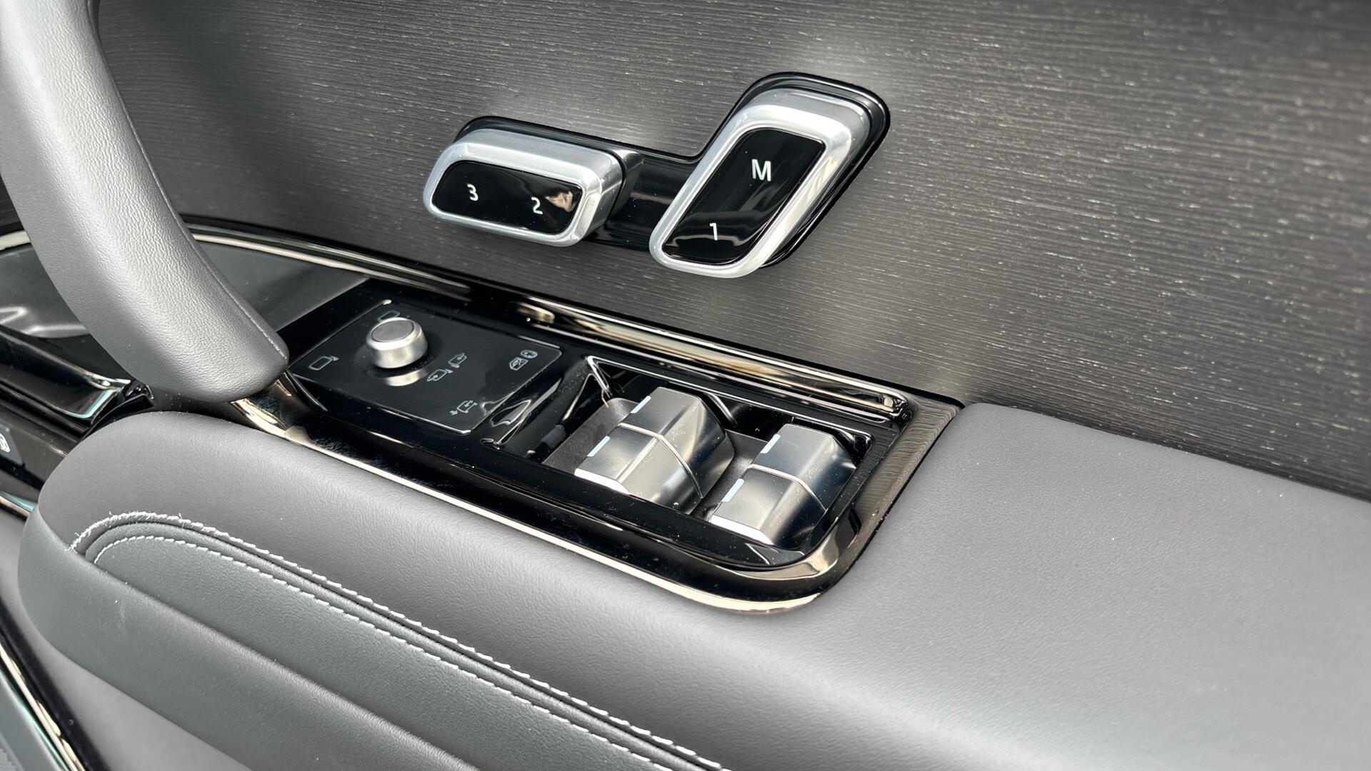 Land Rover Range Rover Sport view 40