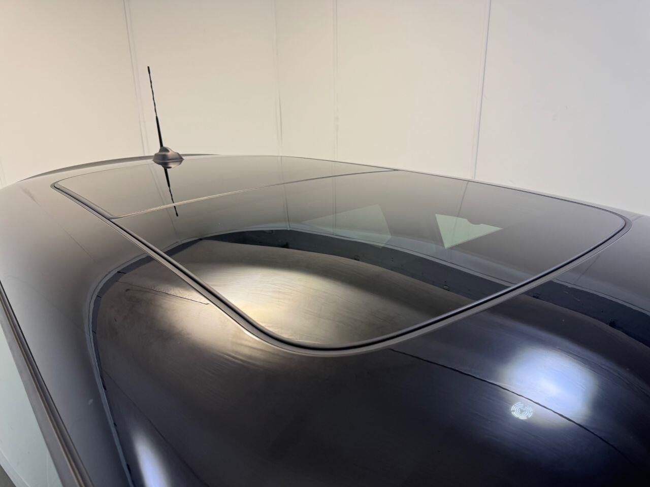 Mini Electric Hatch view 30