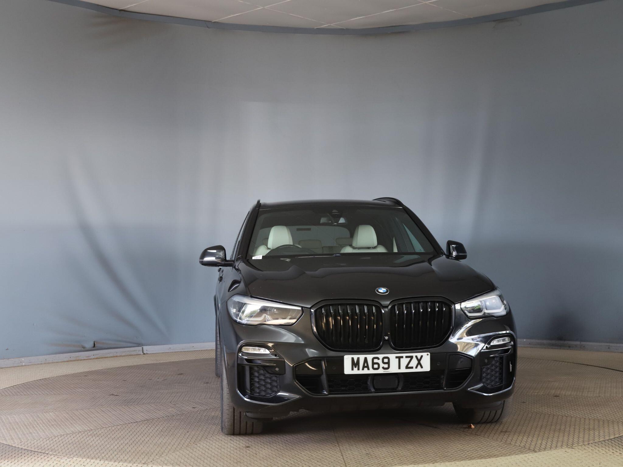 BMW X5 view 2