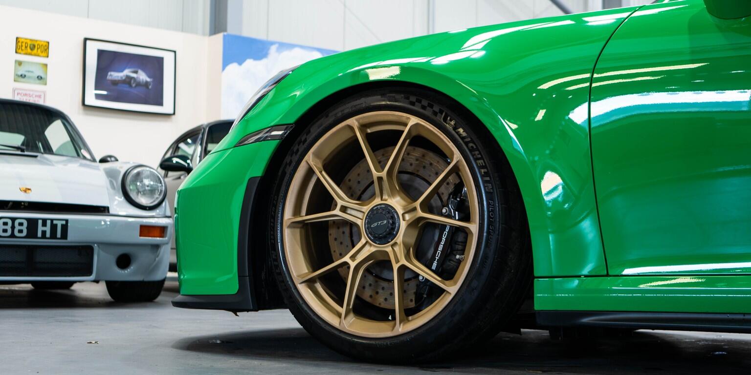 Porsche 911 view 9