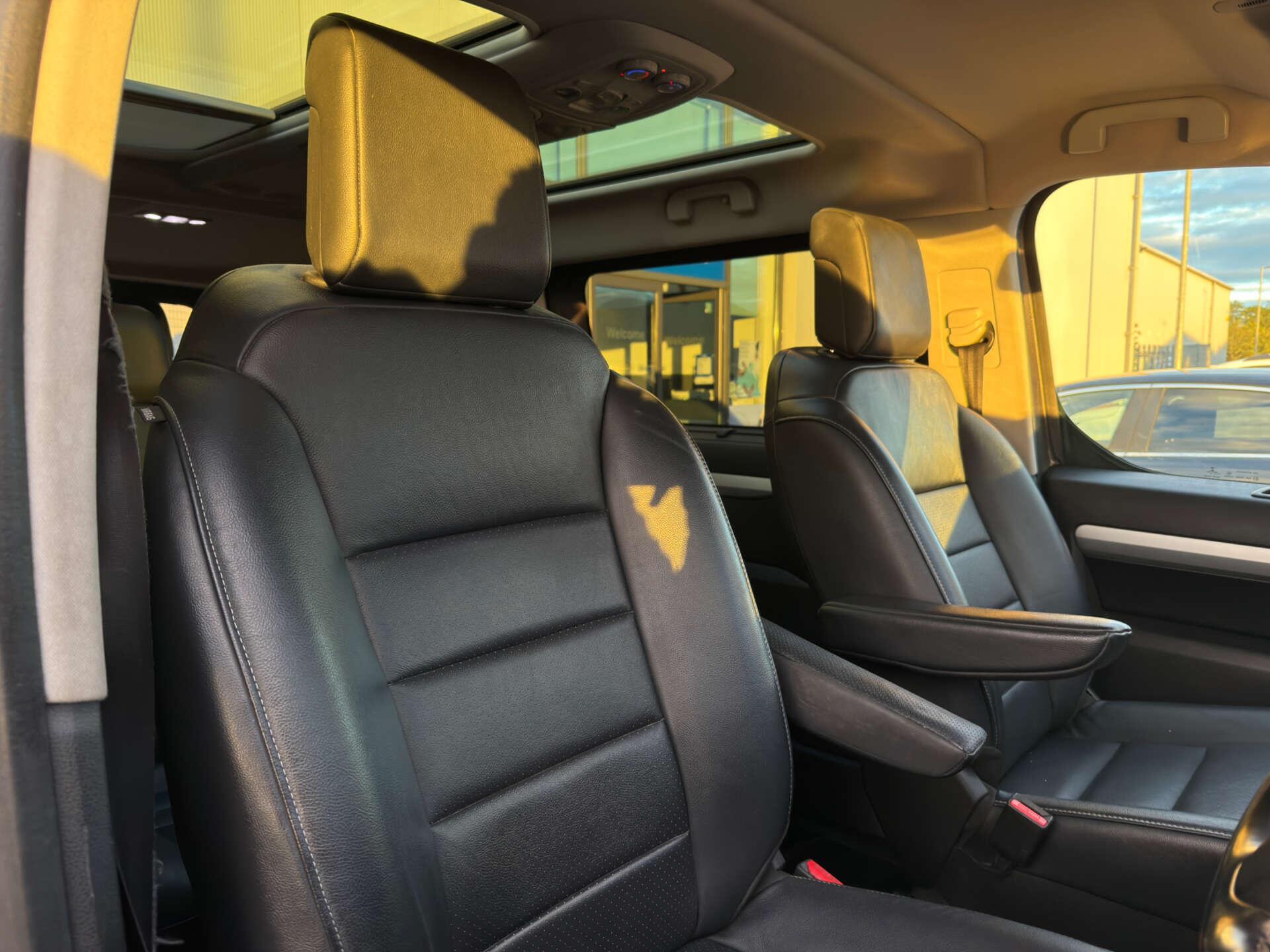 Peugeot Traveller view 13