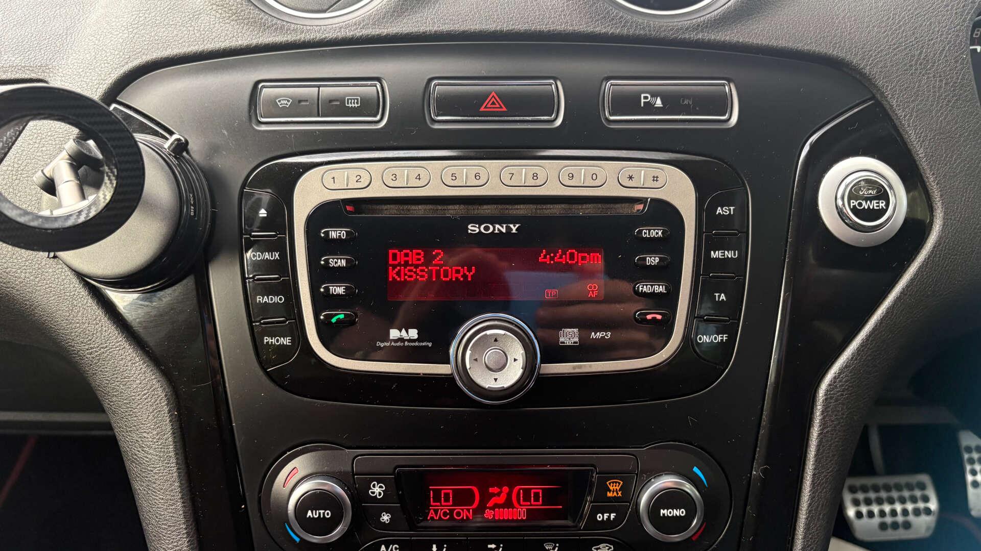 Ford Mondeo view 24