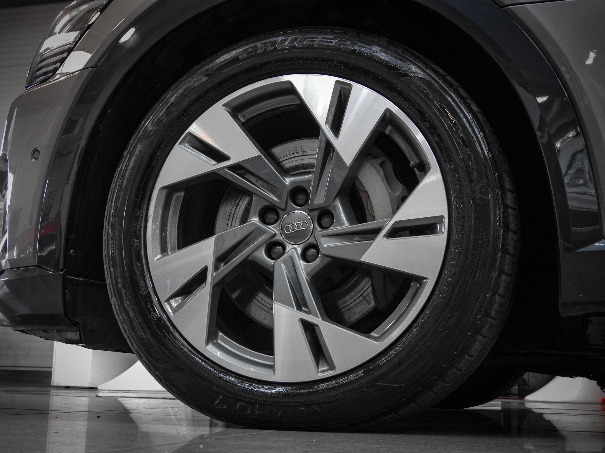 Audi E-Tron view 21