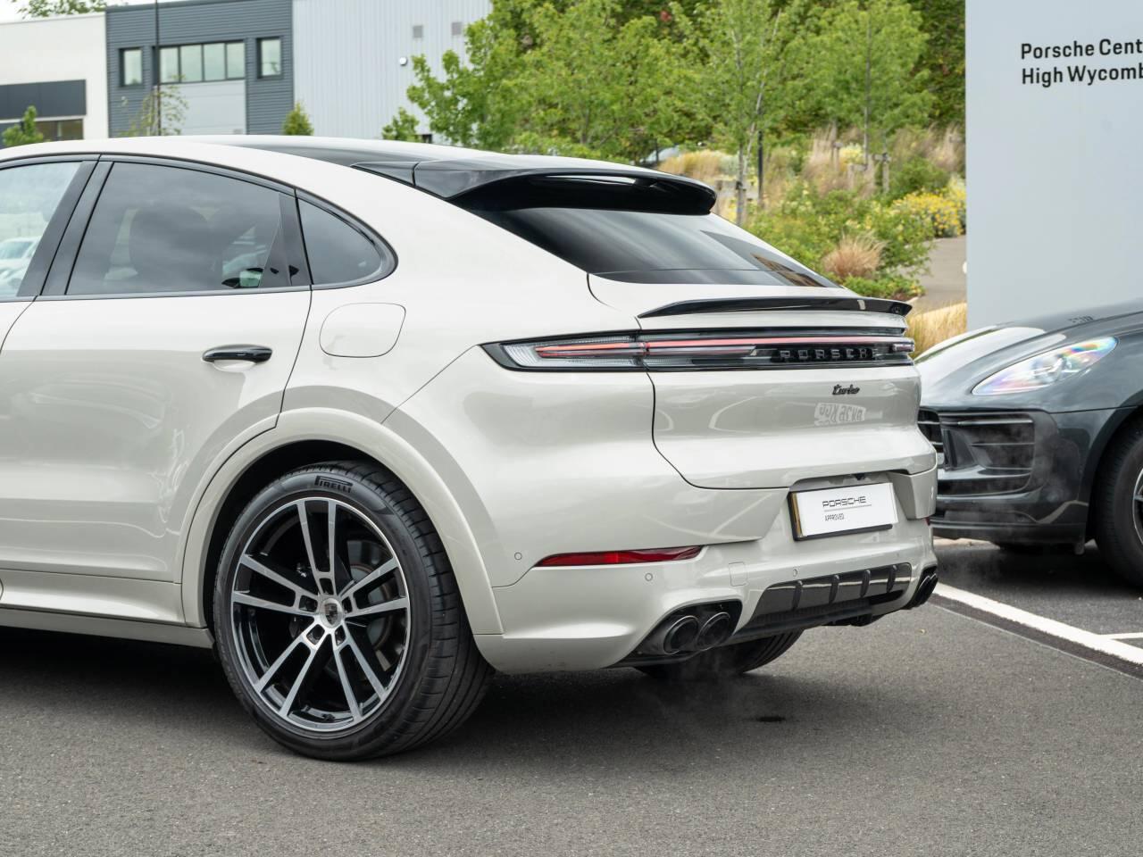 Porsche Cayenne view 8