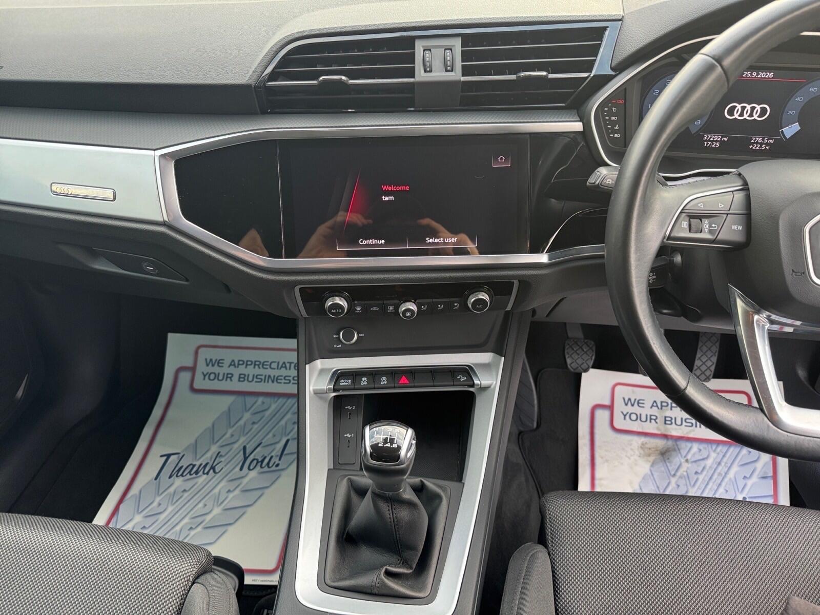 Audi Q3 view 9
