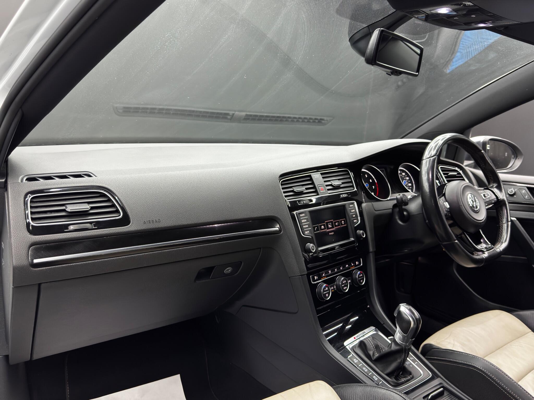 Volkswagen Golf view 11