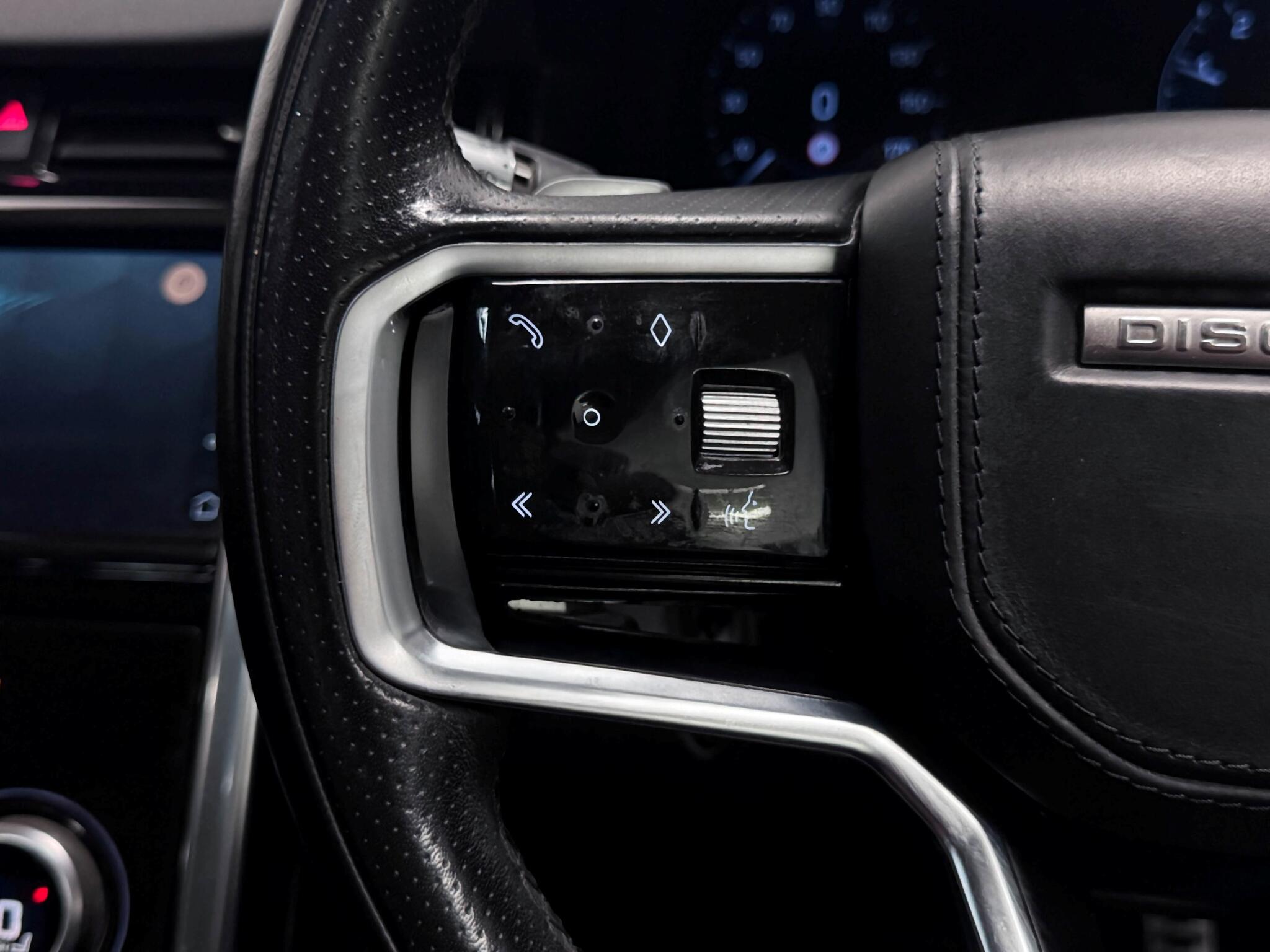 Land Rover Discovery Sport view 32