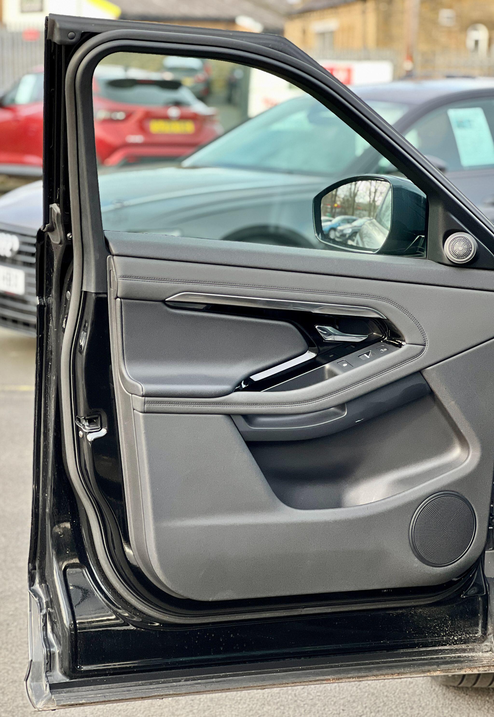 Land Rover Range Rover Evoque view 23