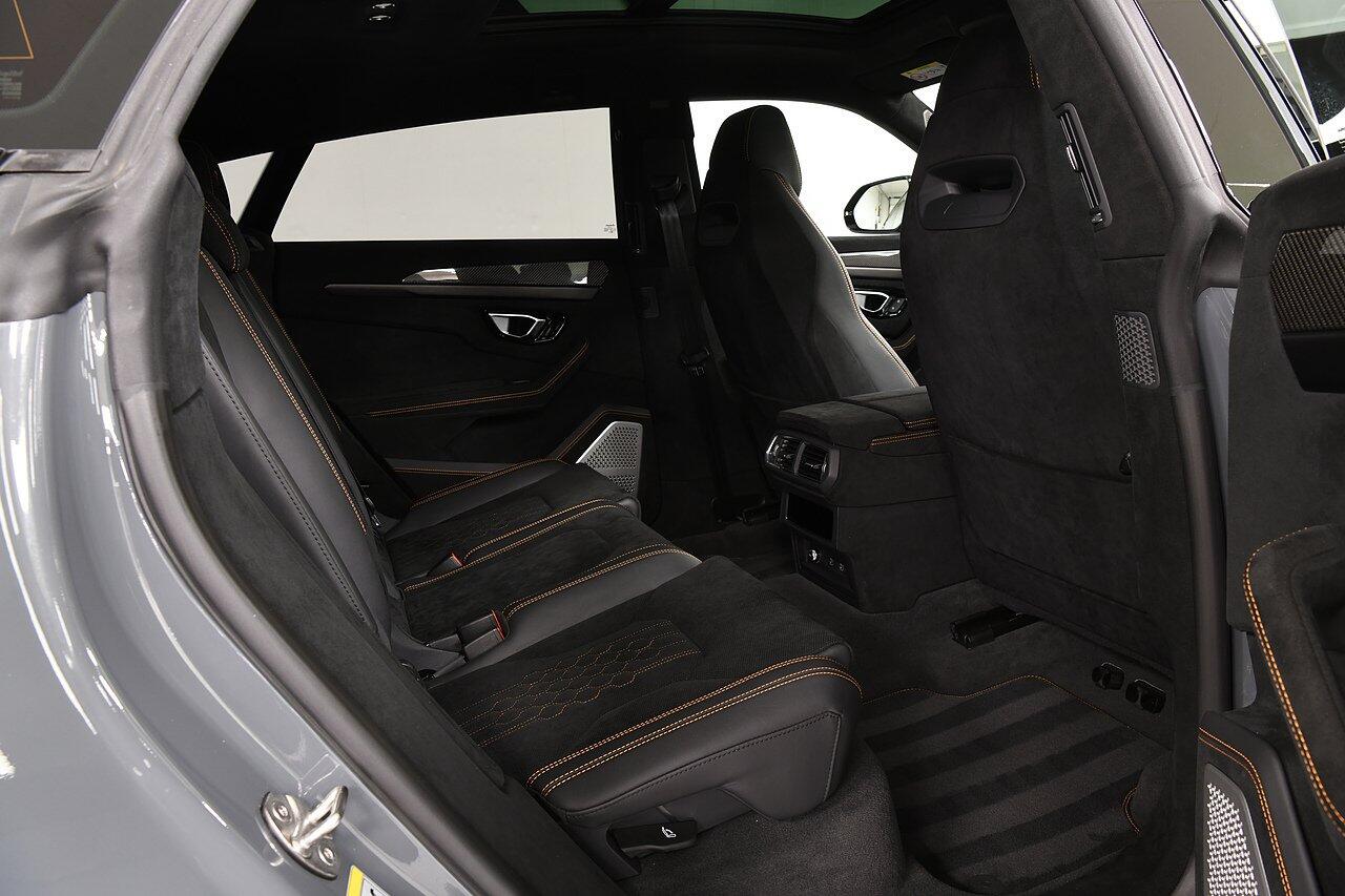 Lamborghini Urus view 30