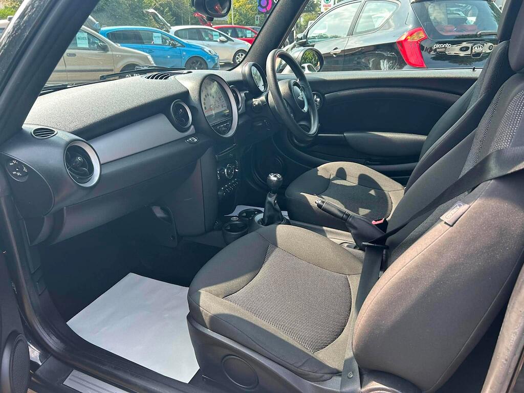 Mini Convertible view 15