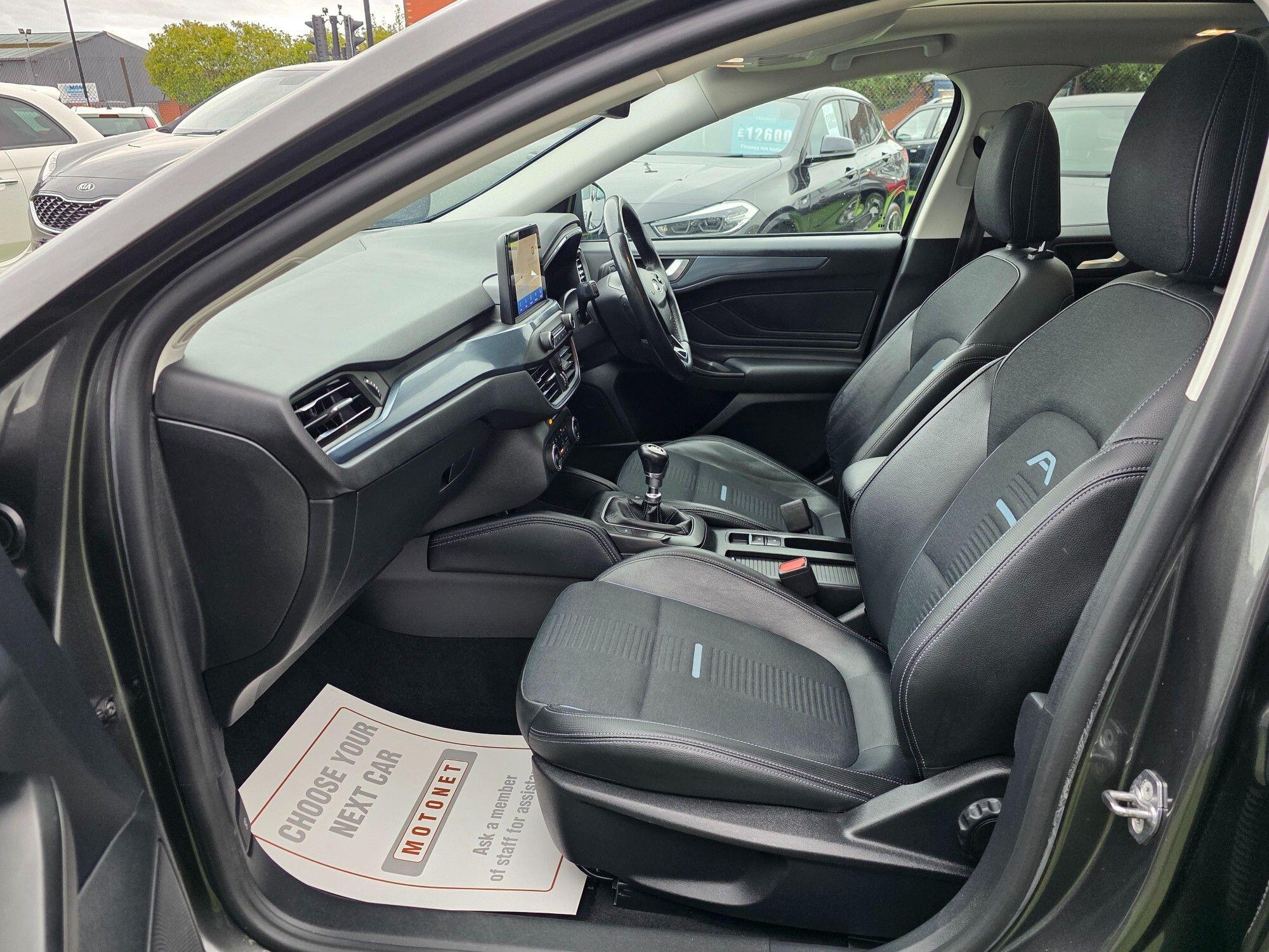 Ford Focus view 11