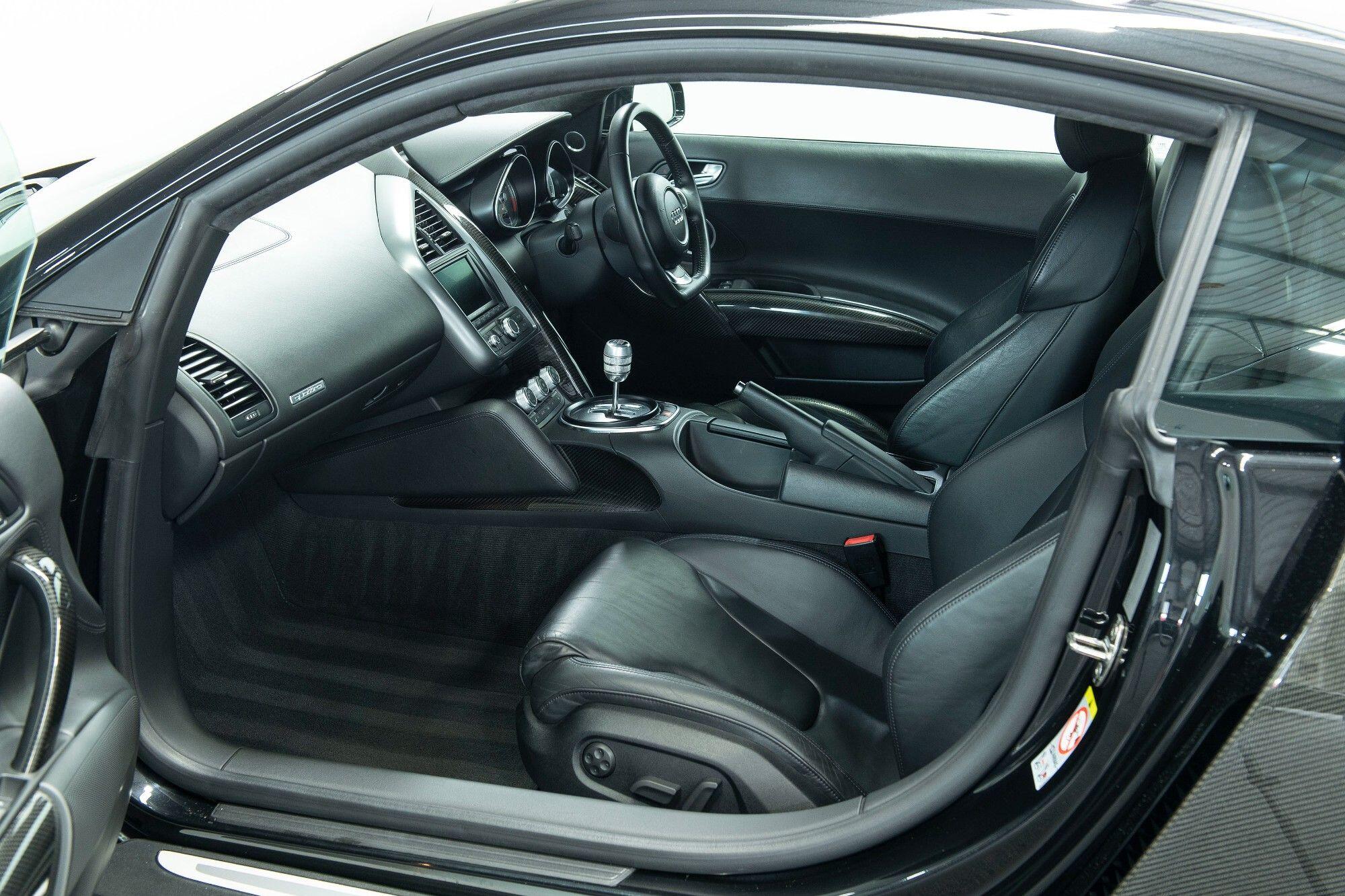 Audi R8 view 23