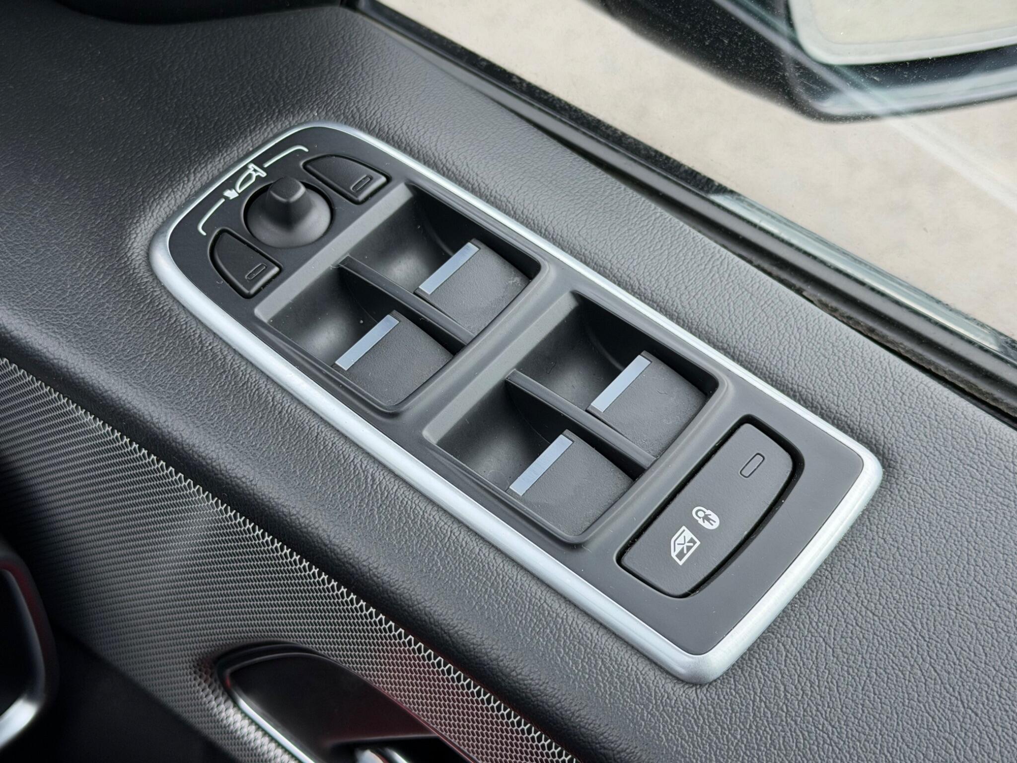 Jaguar F-Pace view 55