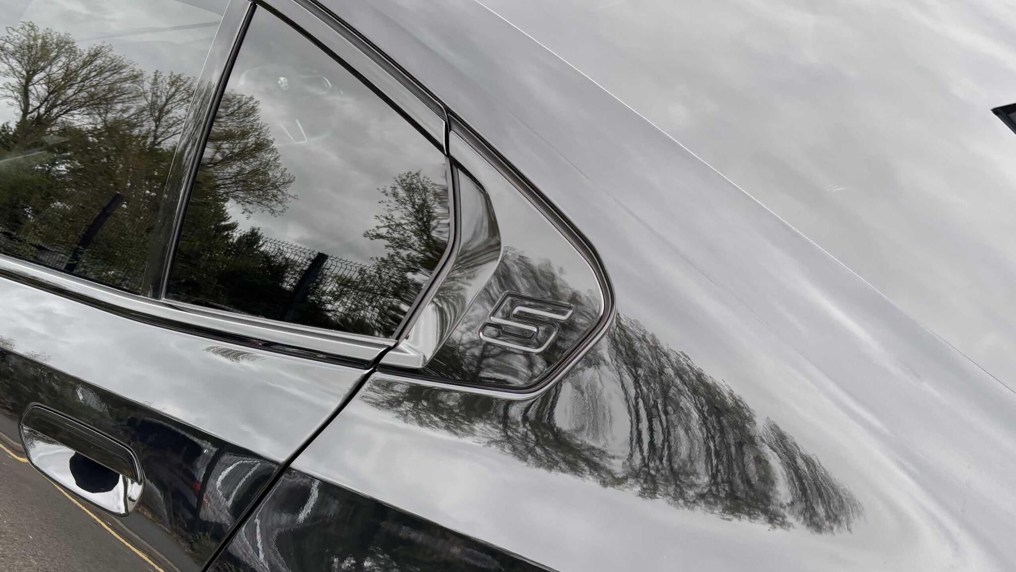 BMW 5 Series view 42