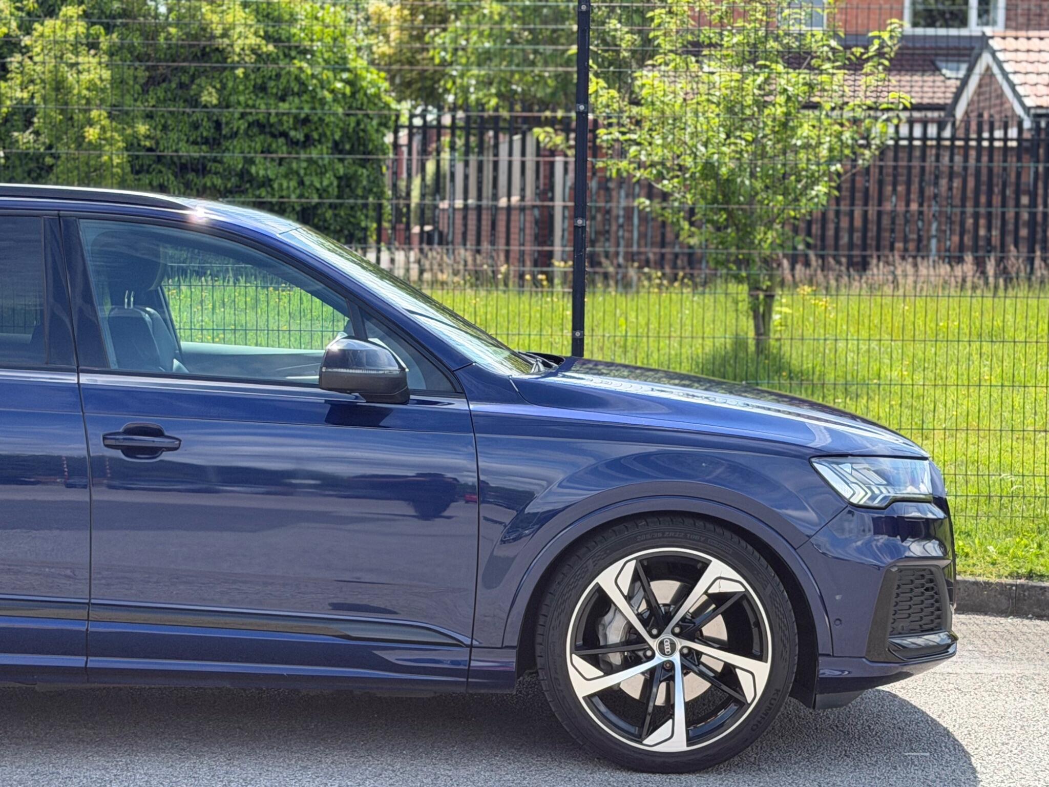 Audi Q7 view 46