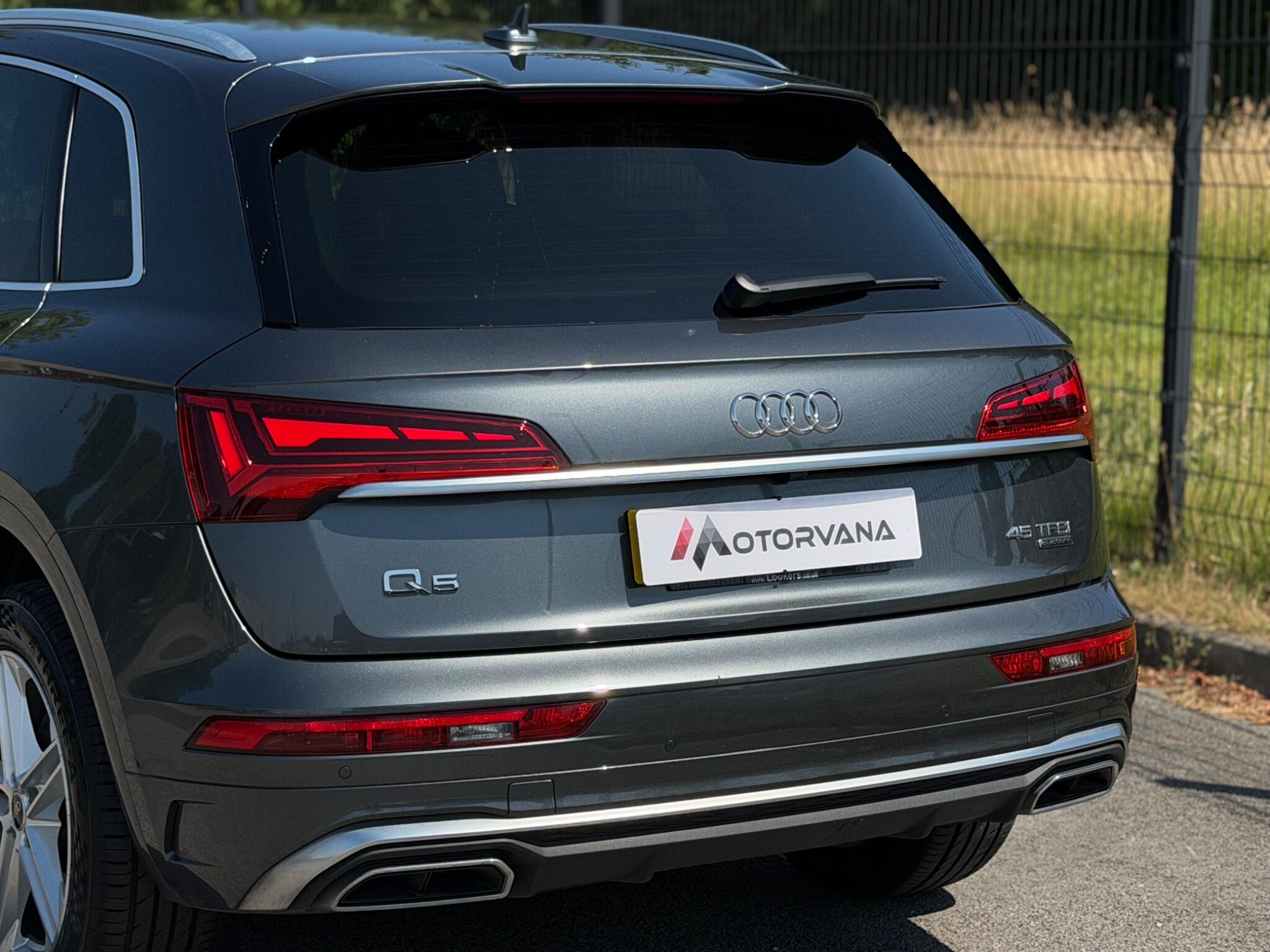 Audi Q5 view 12