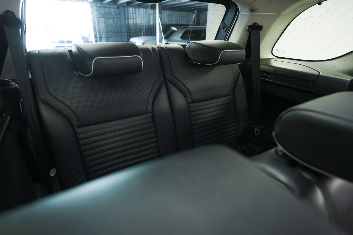 Land Rover Discovery view 13
