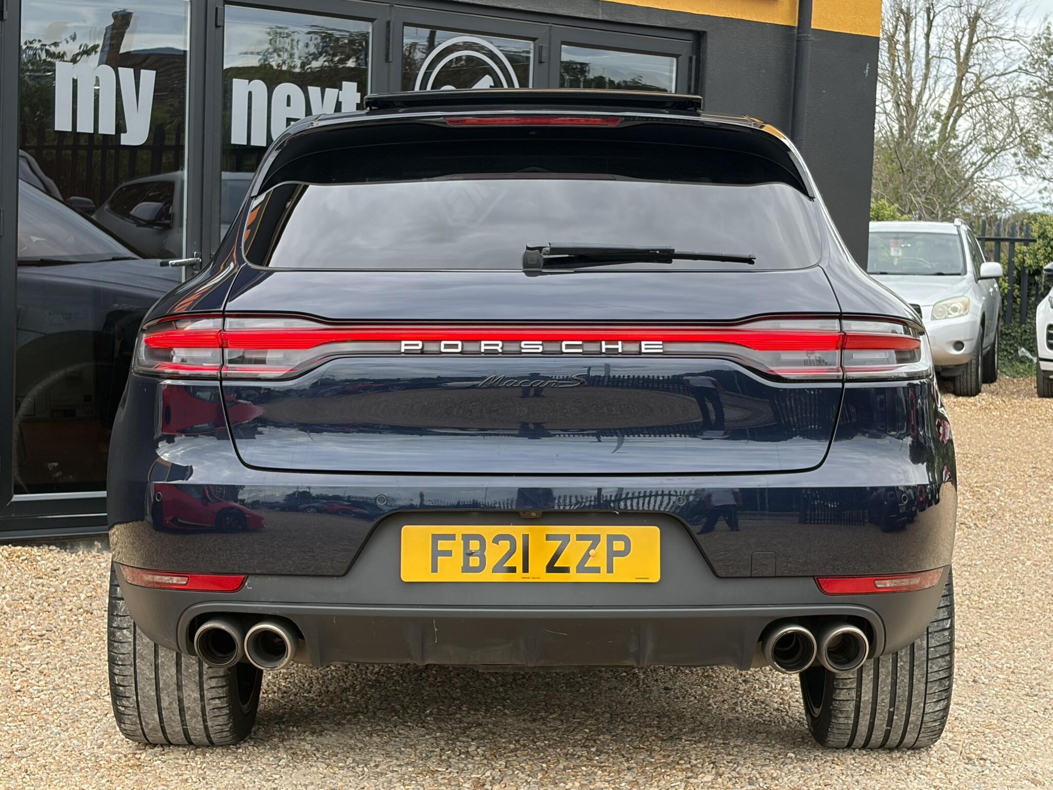 Porsche Macan view 7
