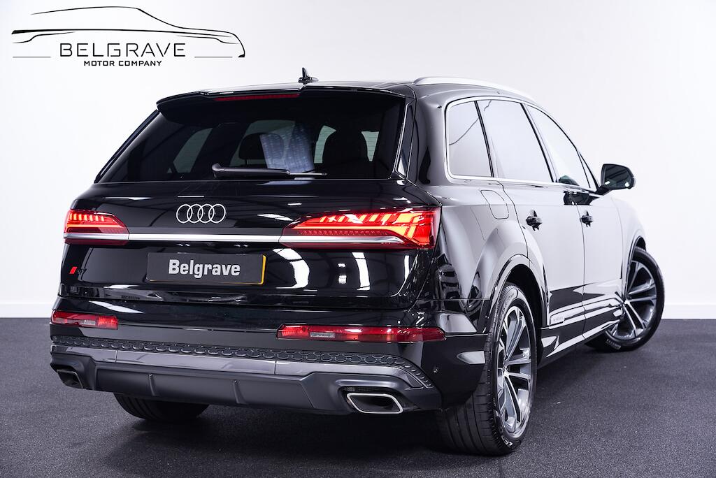 Audi Q7 view 35