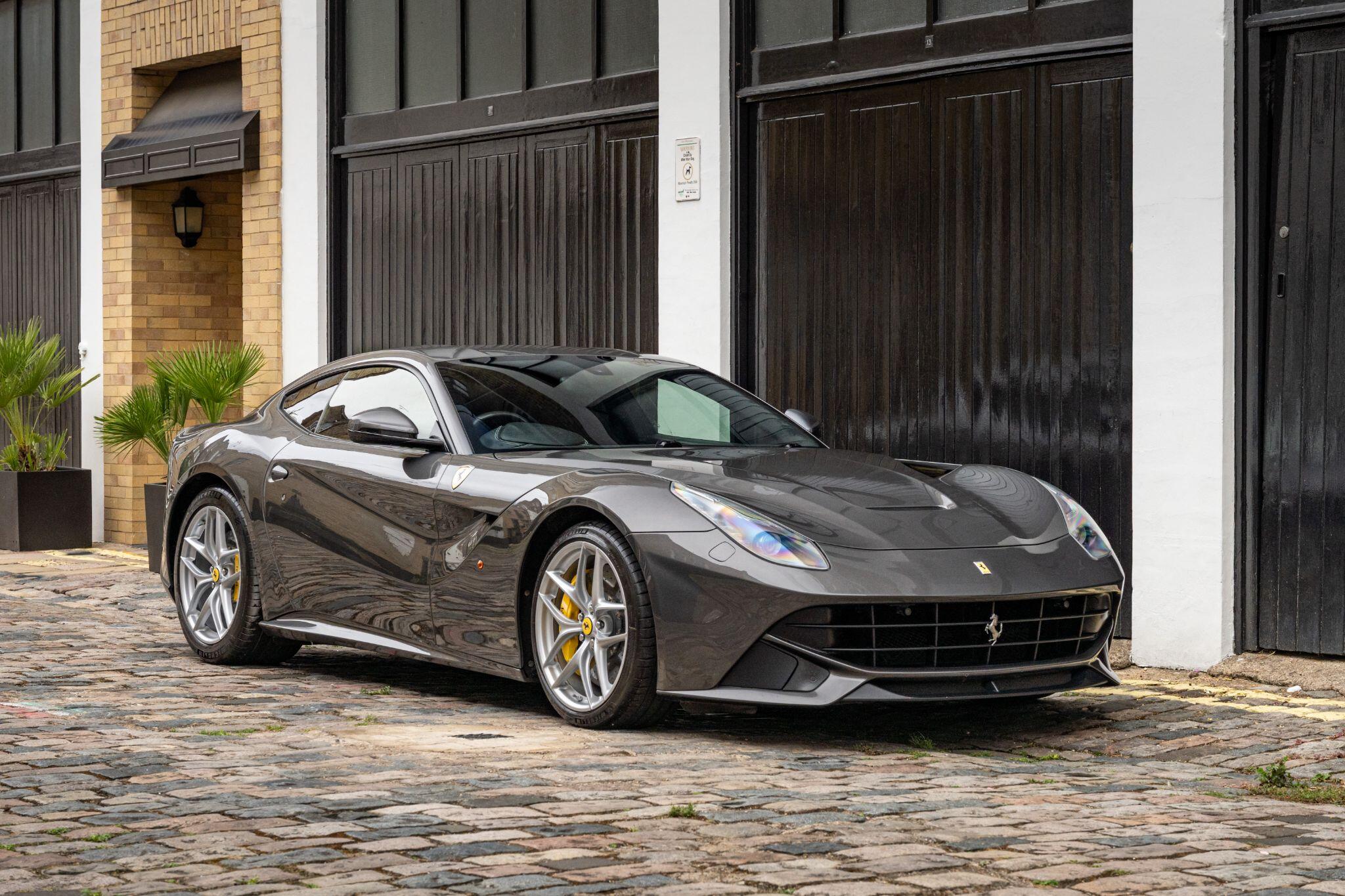 Ferrari F12 view 5