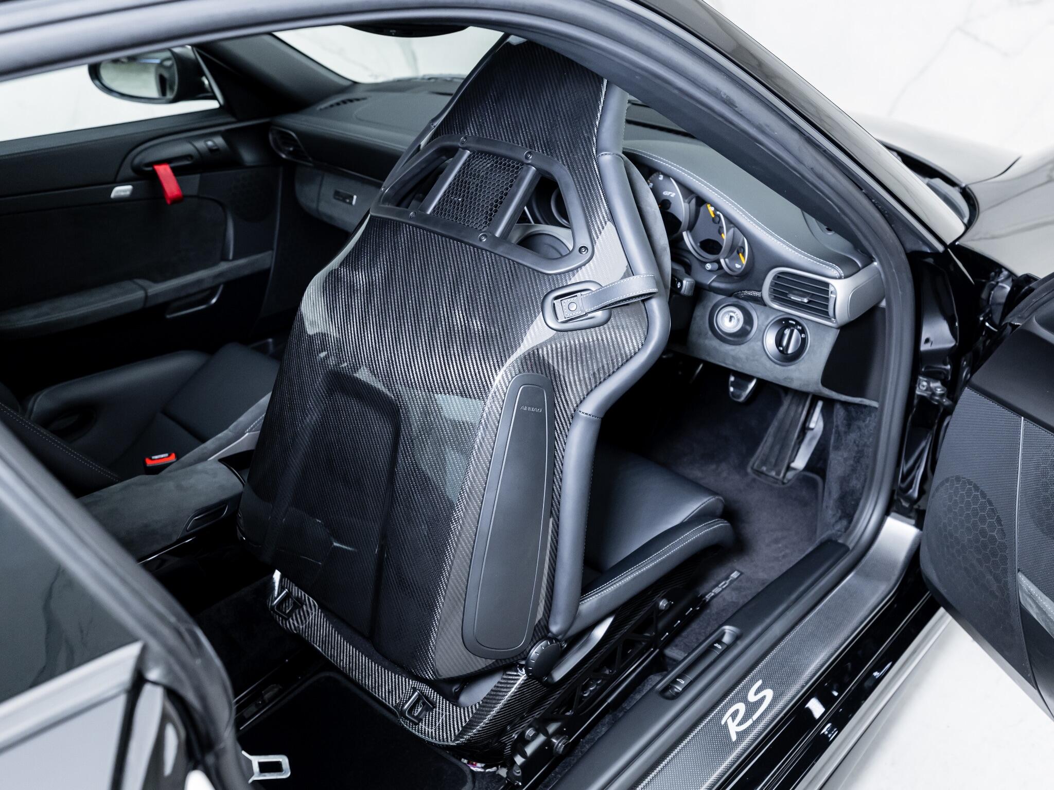Porsche 911 view 22