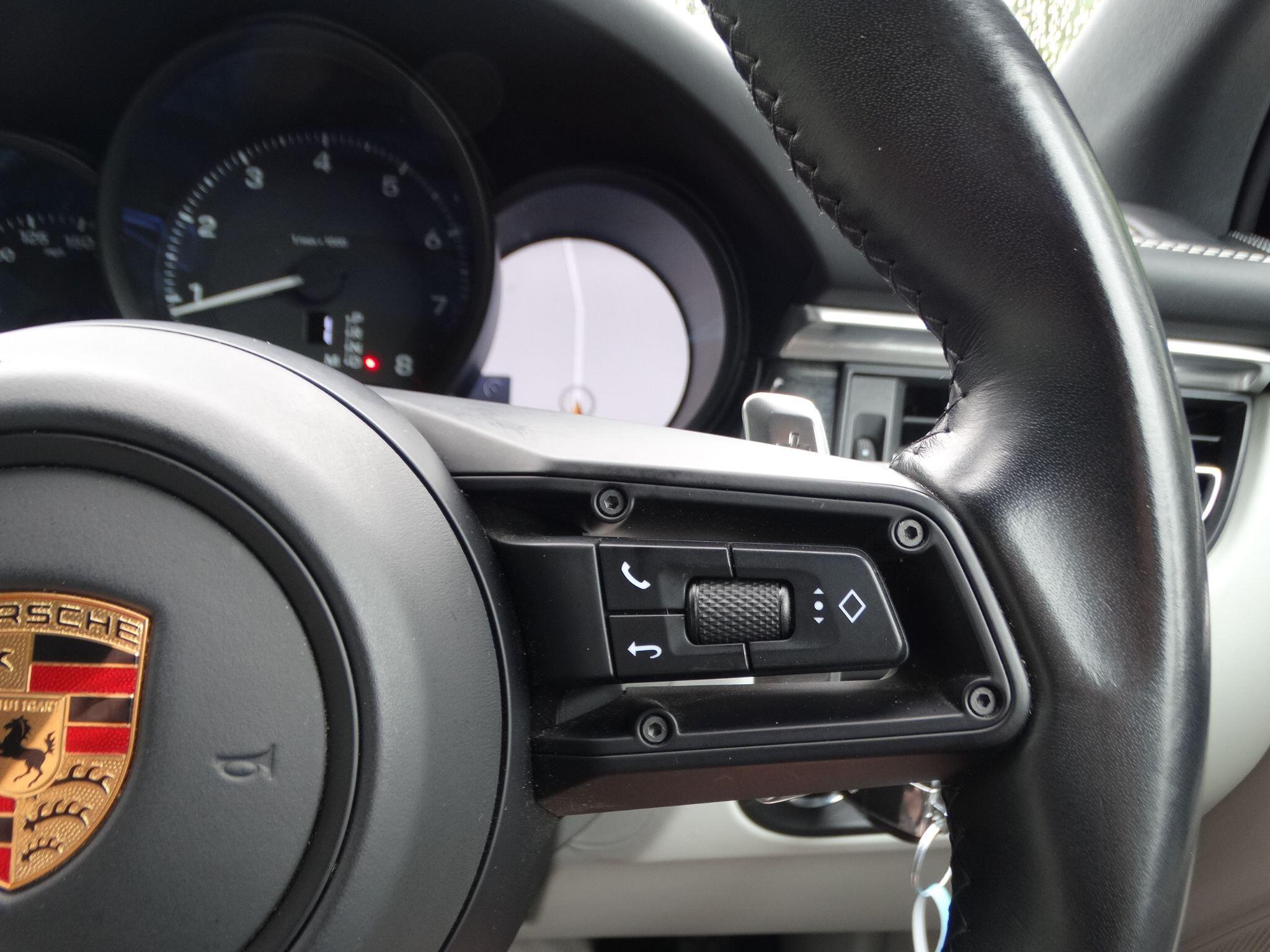 Porsche Macan view 37