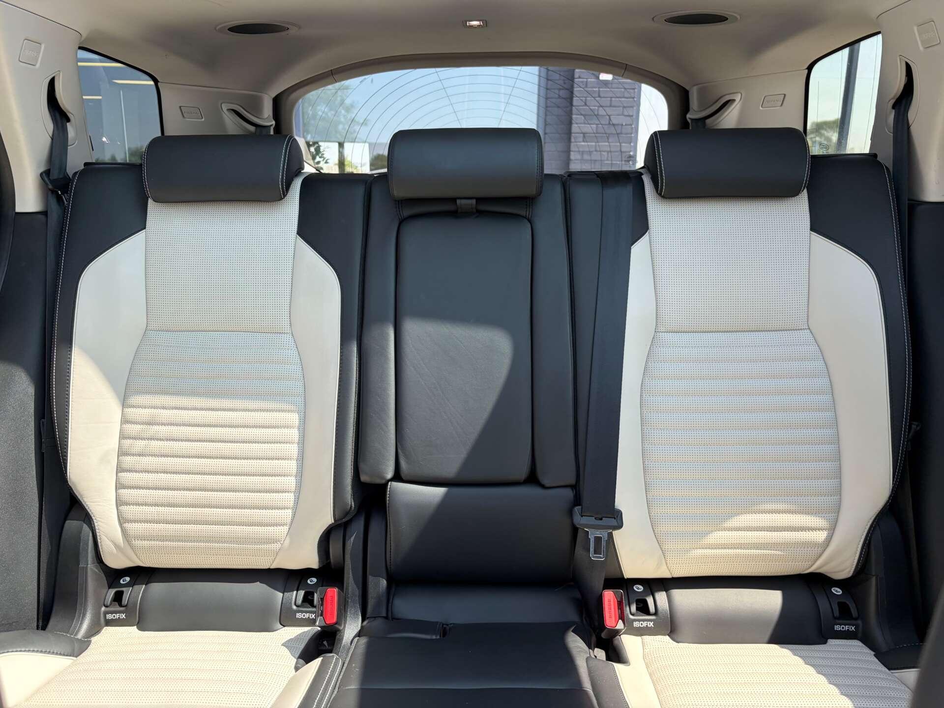 Land Rover Discovery Sport view 30