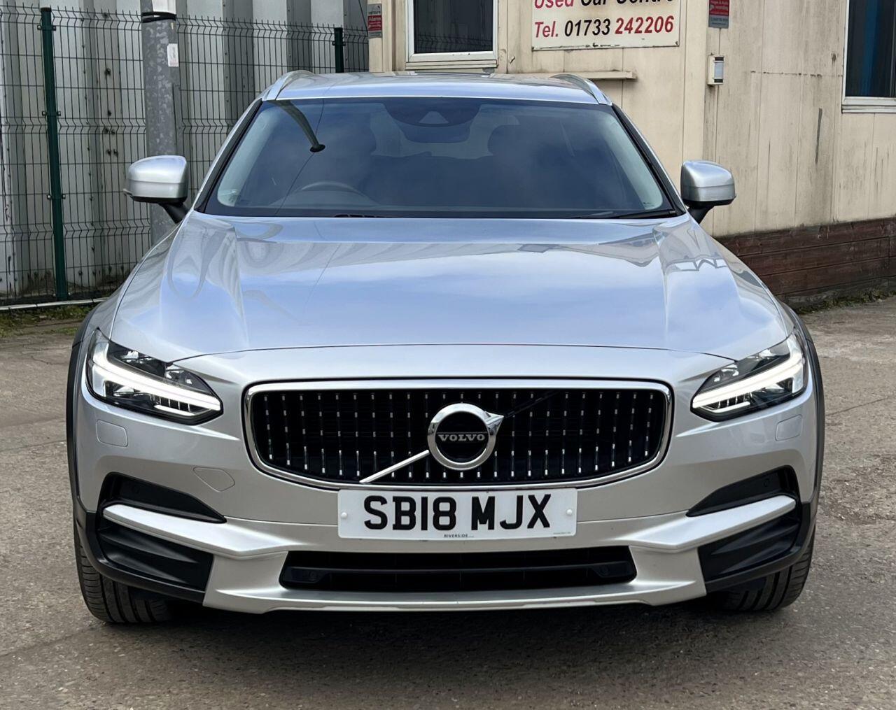 Volvo V90 Cross Country view 5