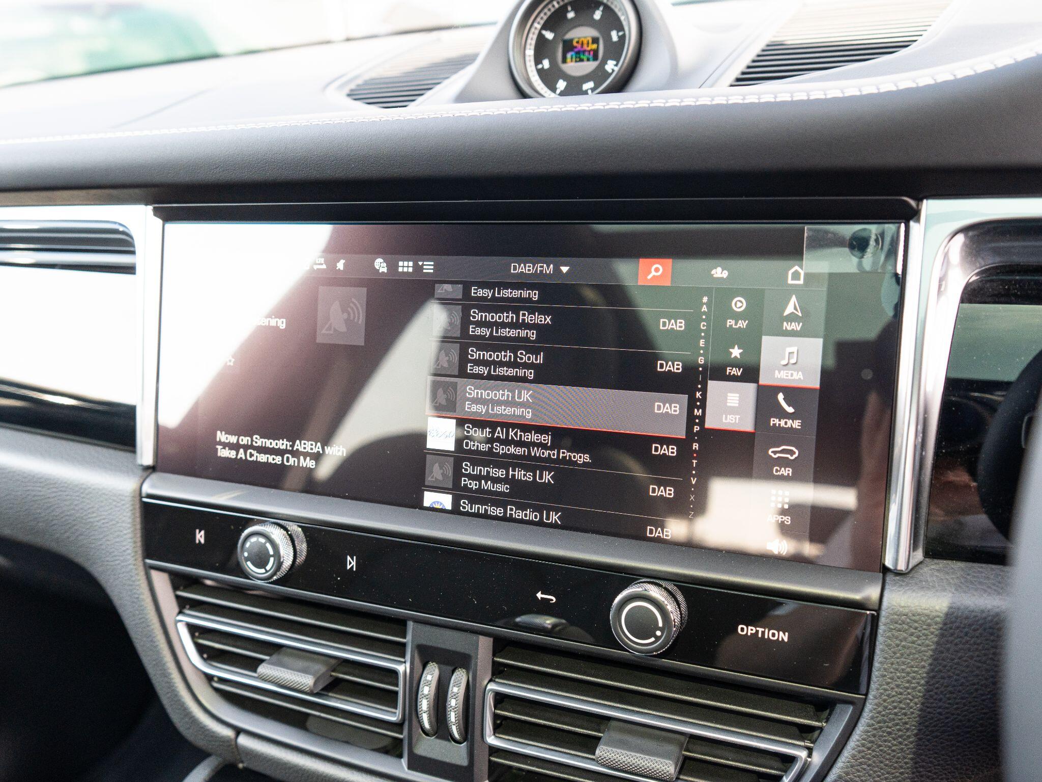 Porsche Macan view 40