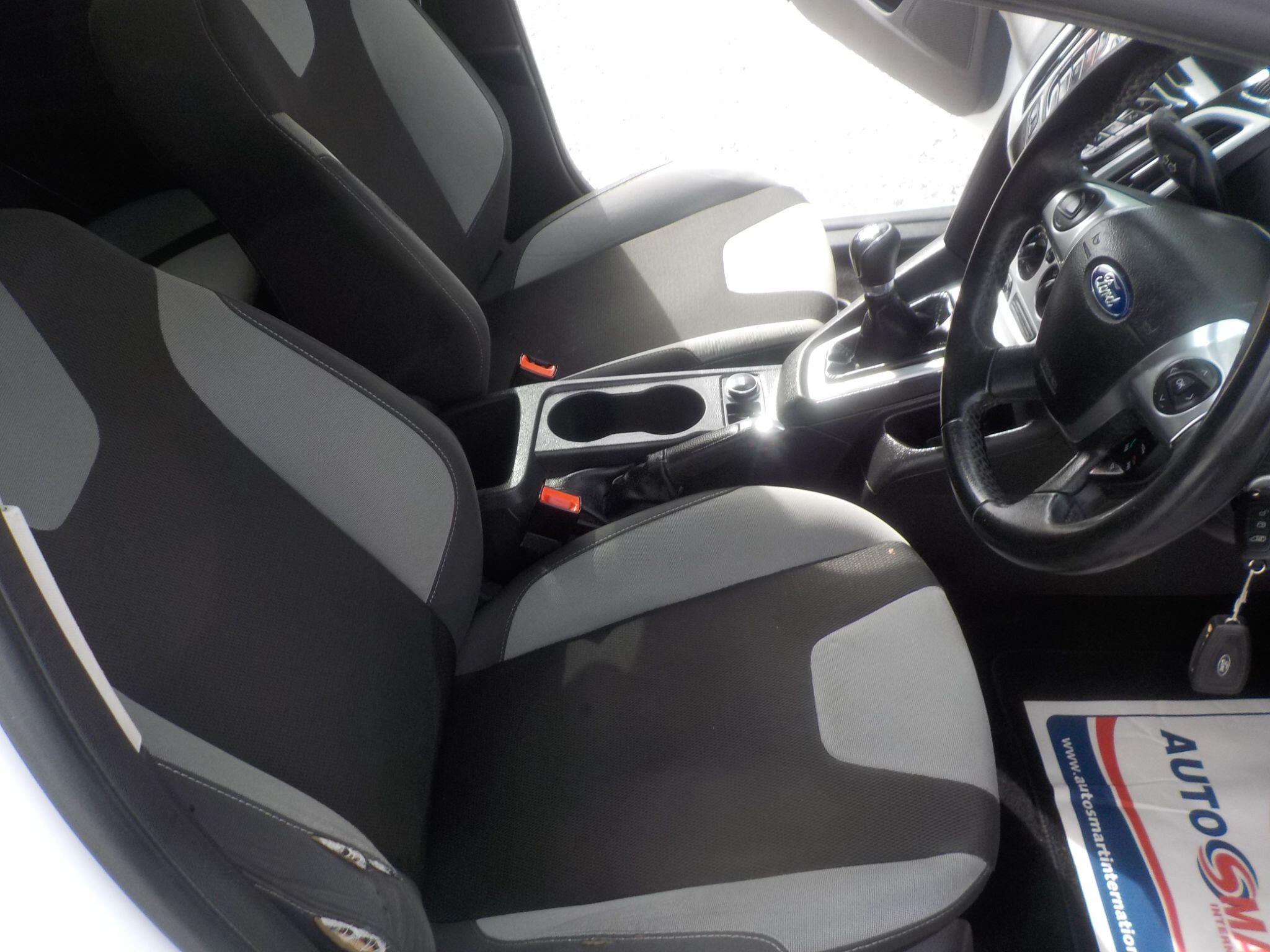 Ford Focus 1.6 Zetec Euro 5 5dr