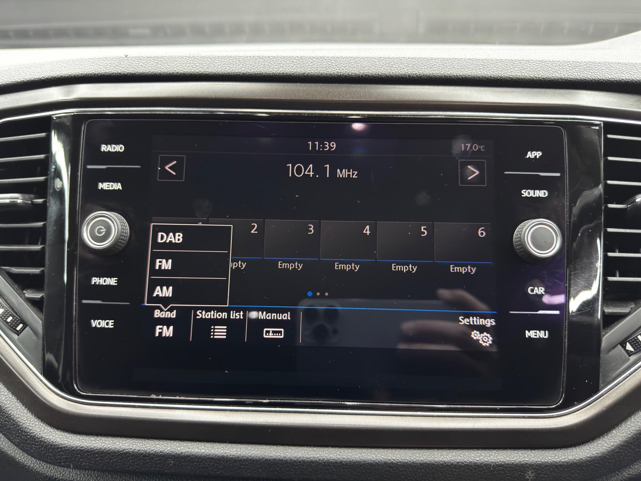 Volkswagen T-Roc view 28