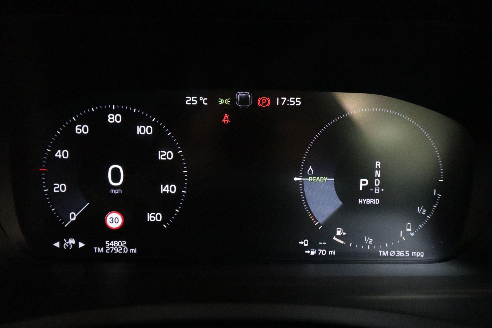 Volvo XC90 view 38